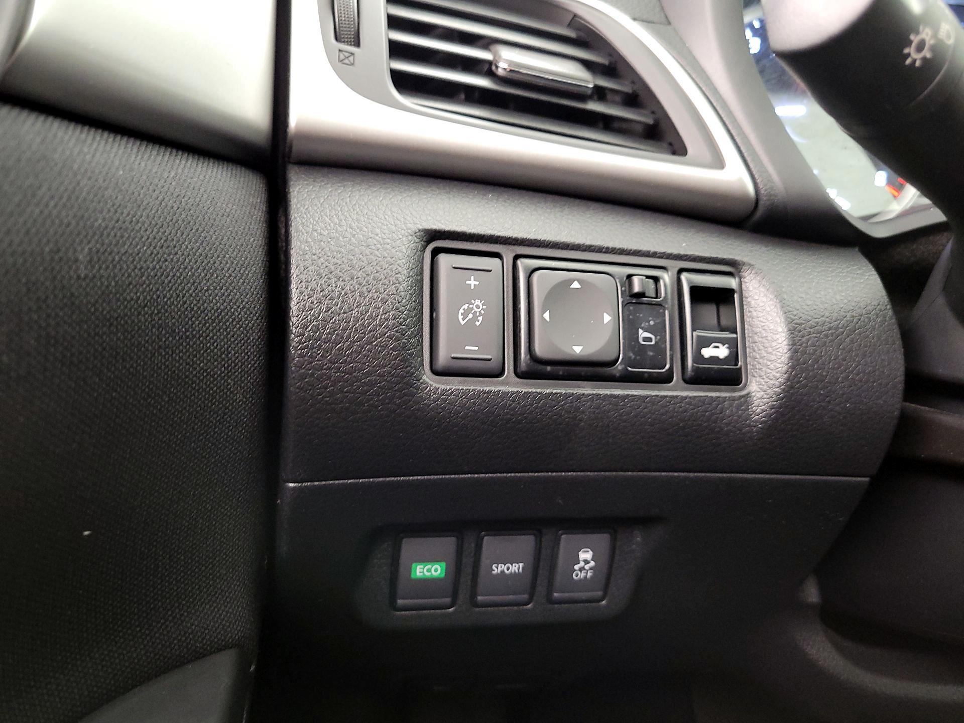 Thumbnail: 2018 Nissan Sentra - 13