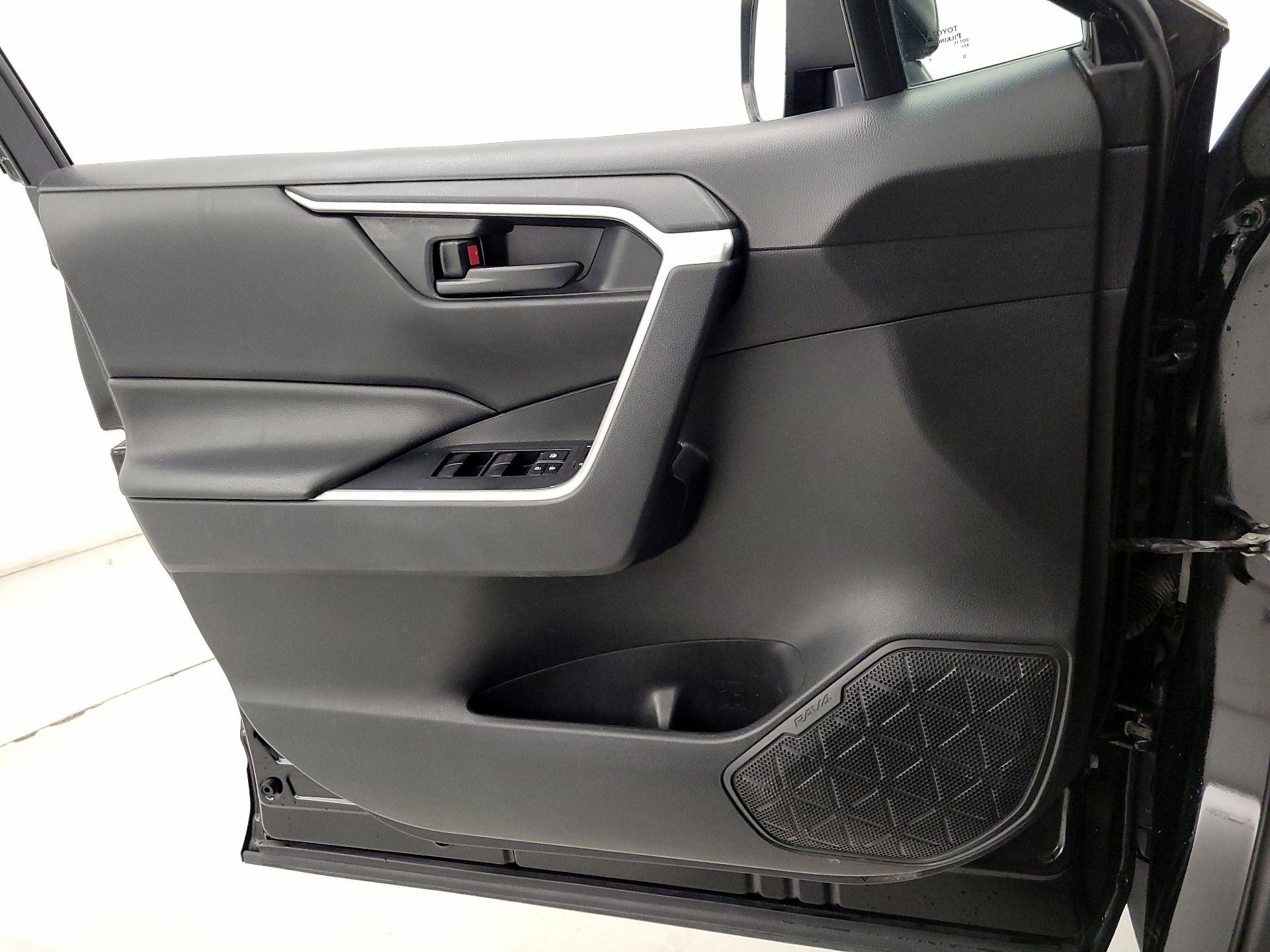 Thumbnail: 2021 Toyota RAV4 - 12