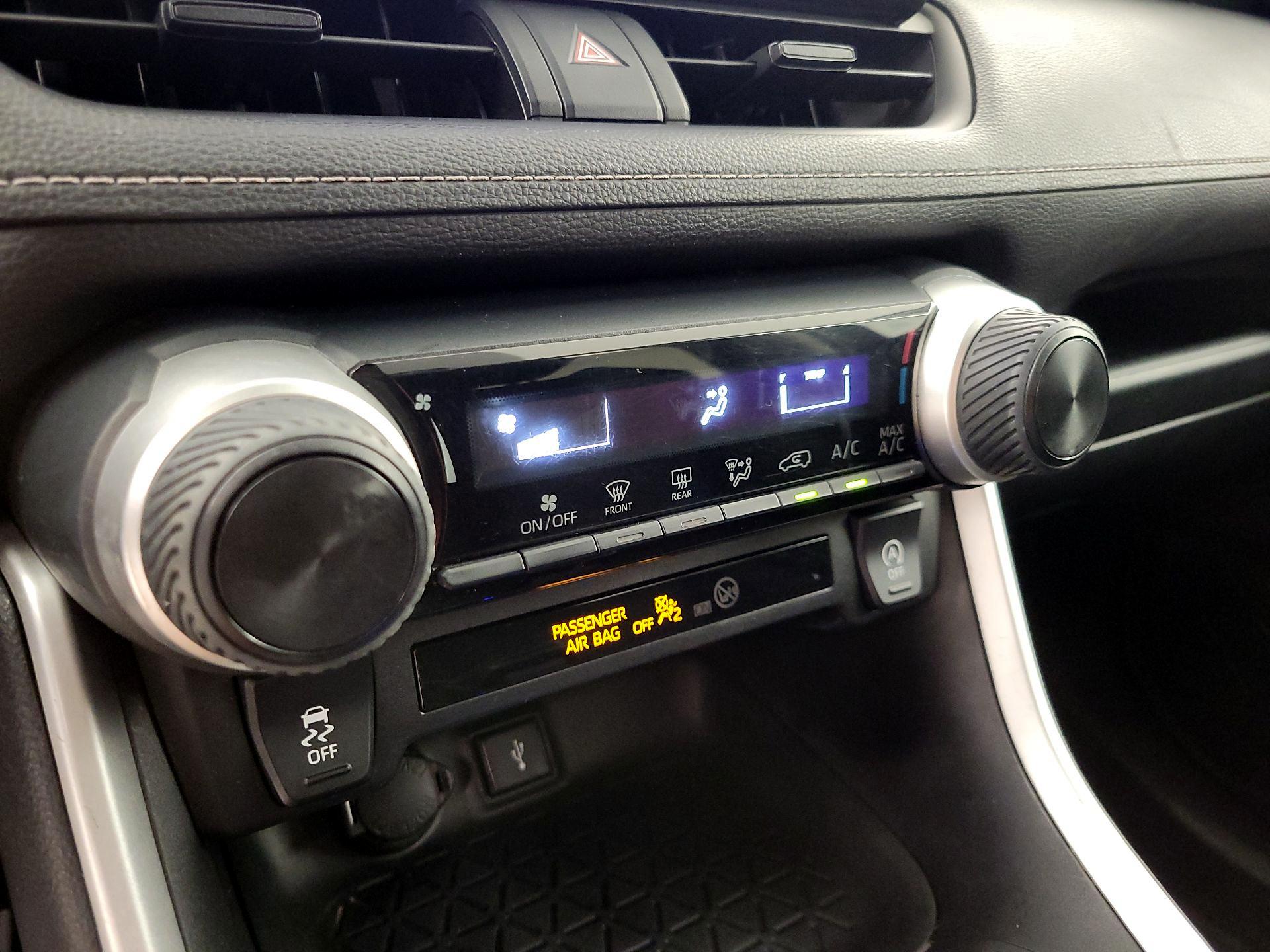 Thumbnail: 2021 Toyota RAV4 - 16