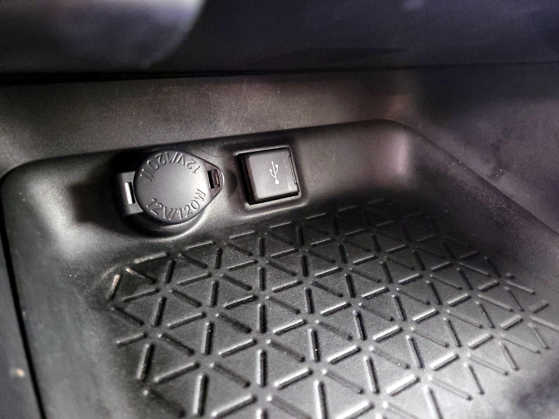 Thumbnail: 2021 Toyota RAV4 - 18