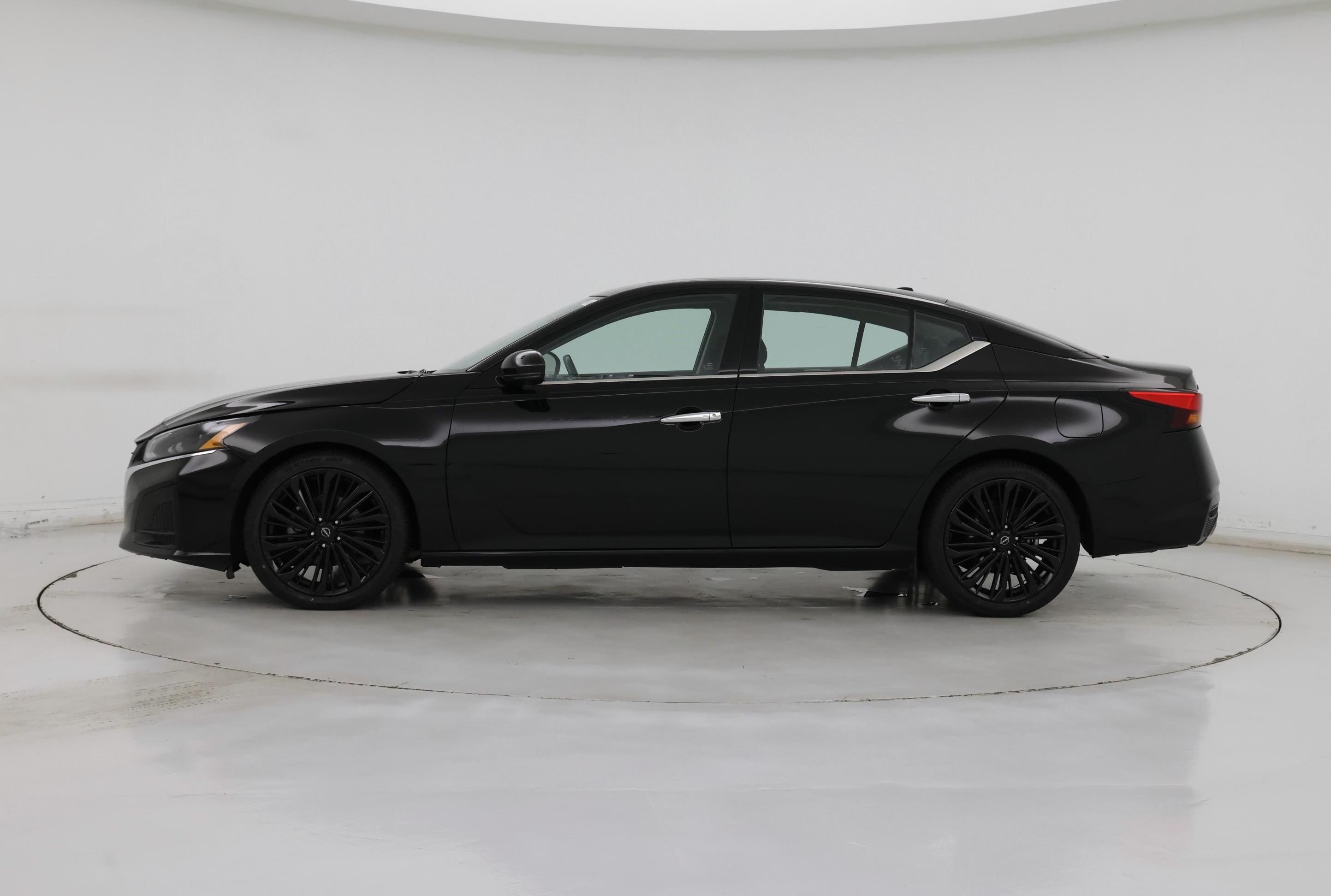 Thumbnail: 2023 Nissan Altima - 3