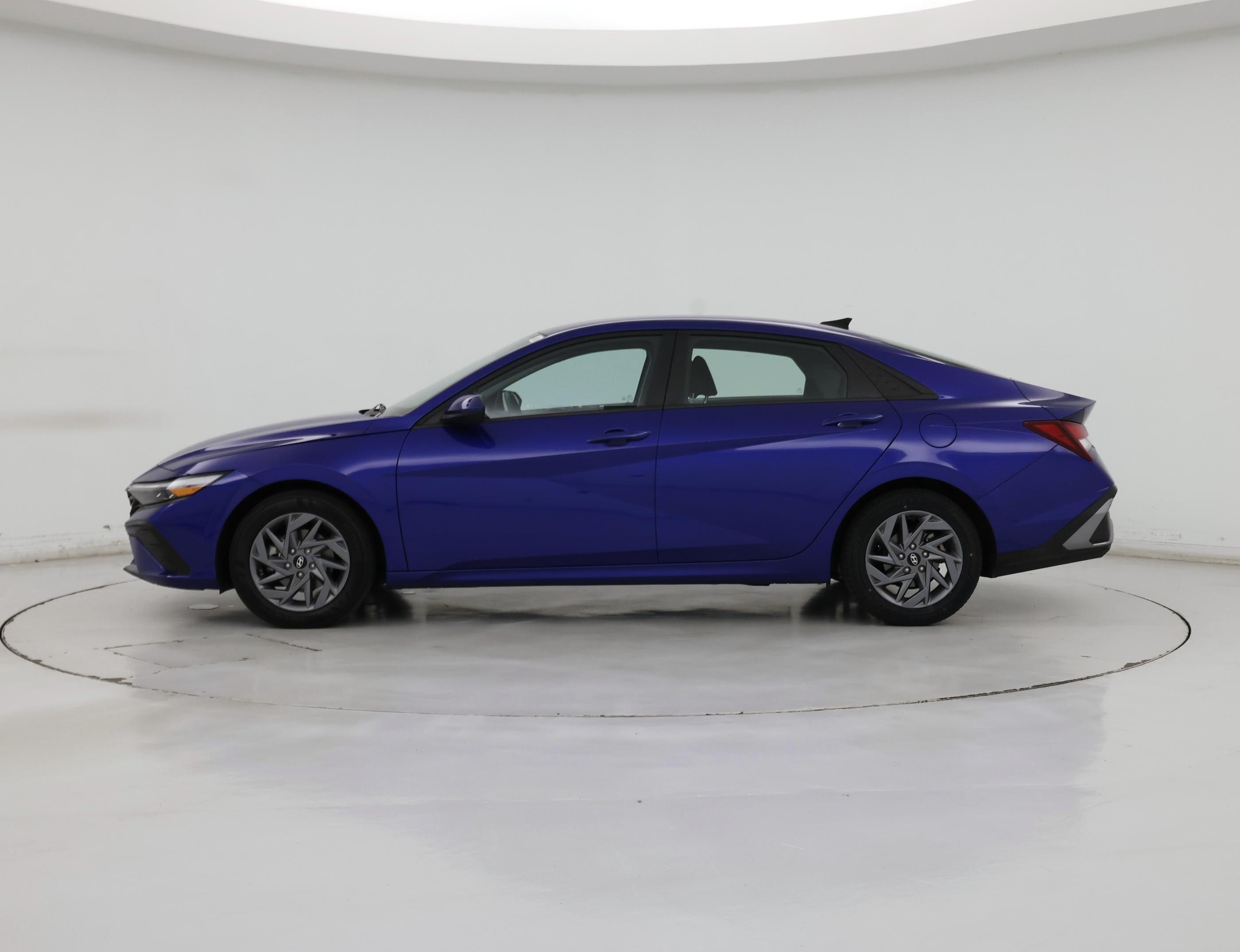 Thumbnail: 2024 Hyundai Elantra - 3