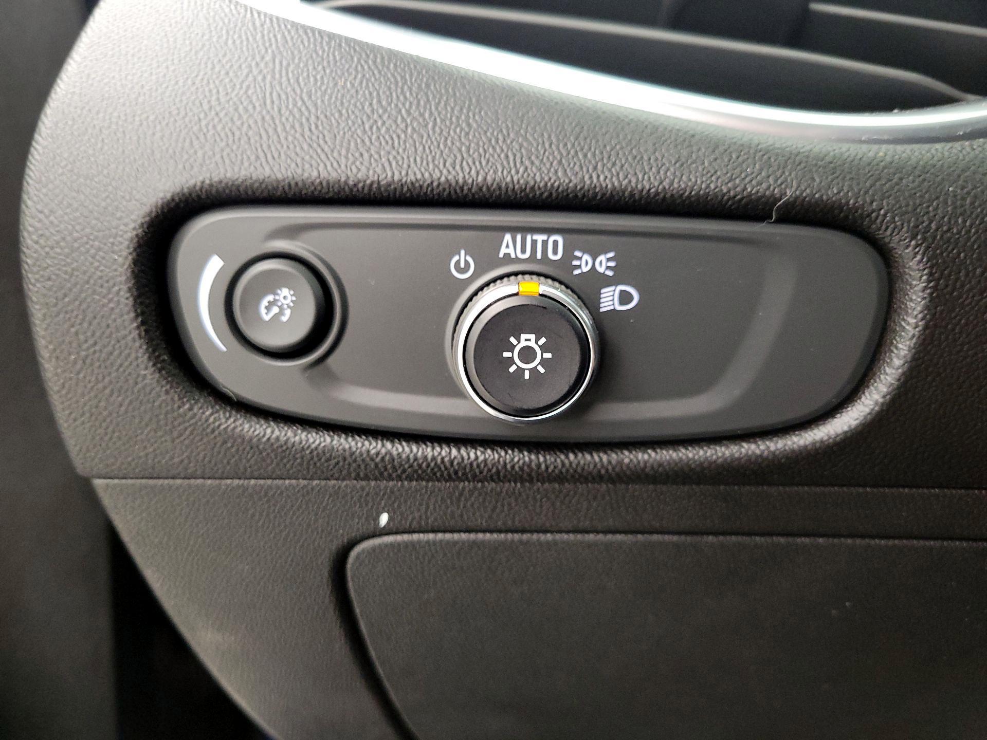 Thumbnail: 2020 Chevrolet Malibu - 13