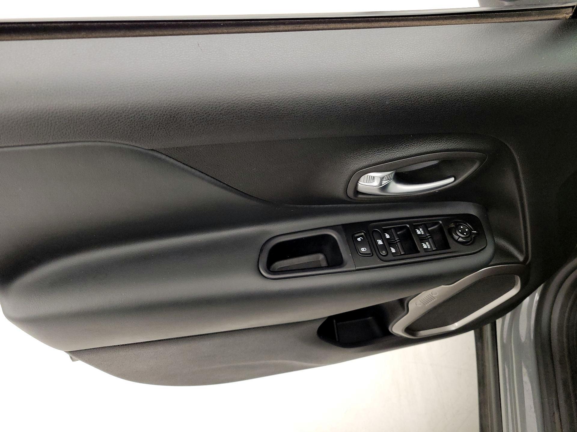 Thumbnail: 2022 Jeep Renegade - 12