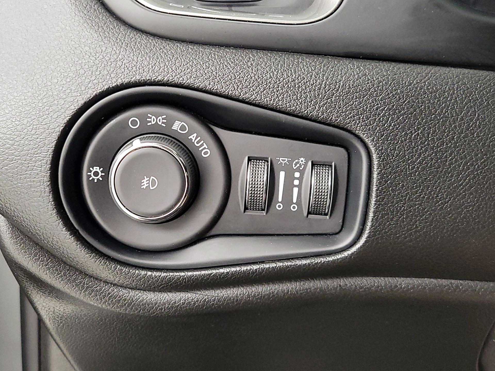 Thumbnail: 2022 Jeep Renegade - 13