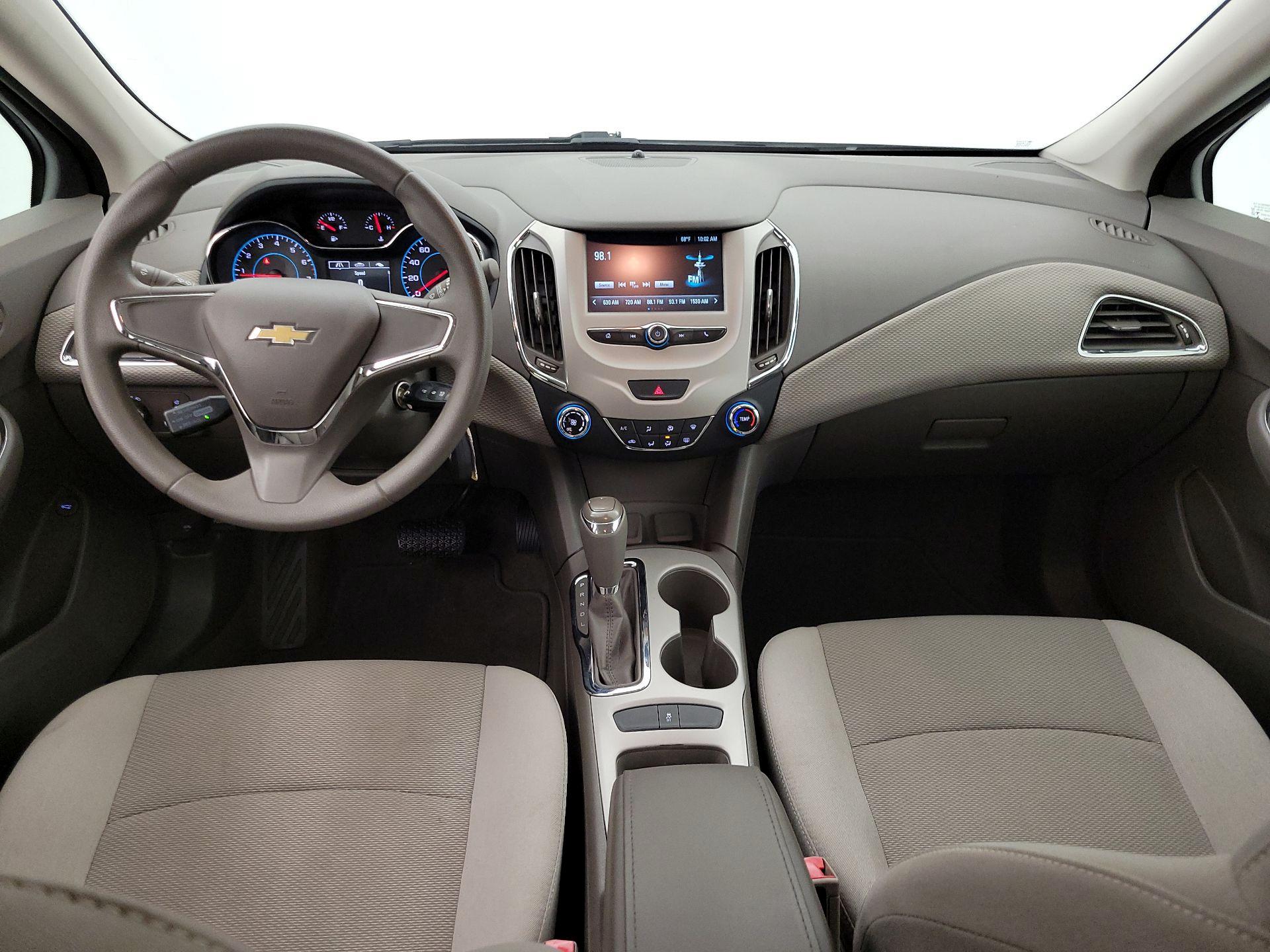 Thumbnail: 2017 Chevrolet Cruze - 9