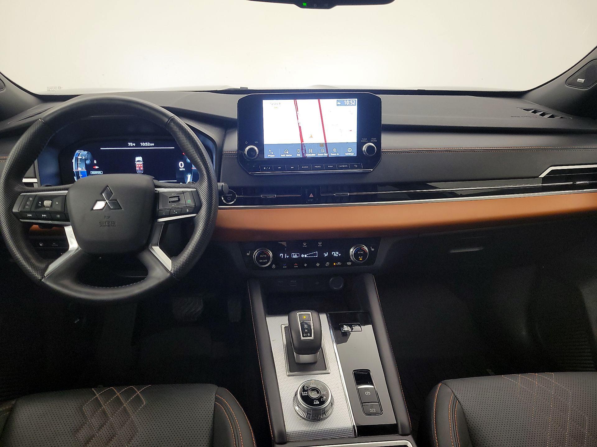 Thumbnail: 2023 Mitsubishi Outlander - 9