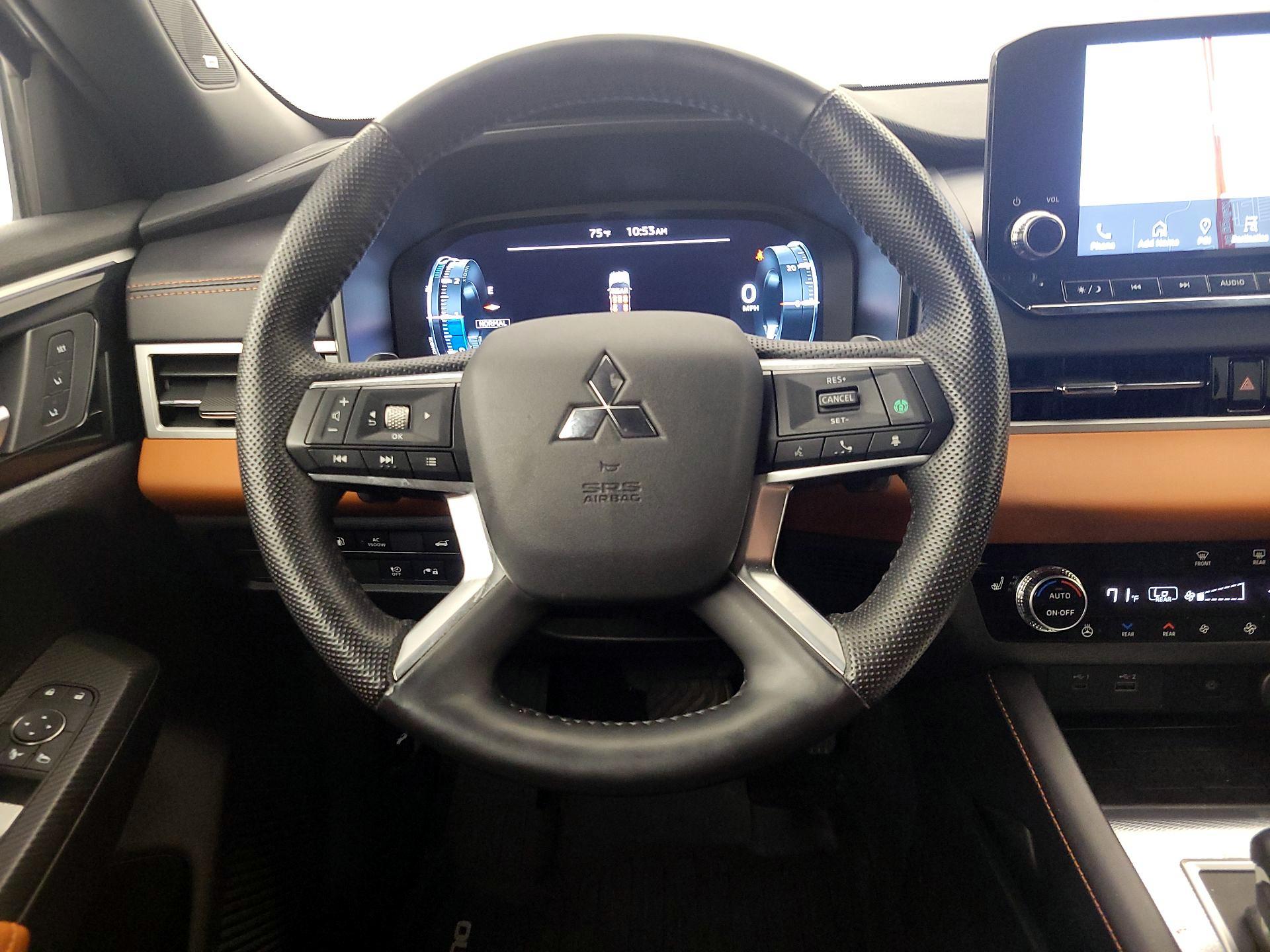 Thumbnail: 2023 Mitsubishi Outlander - 10