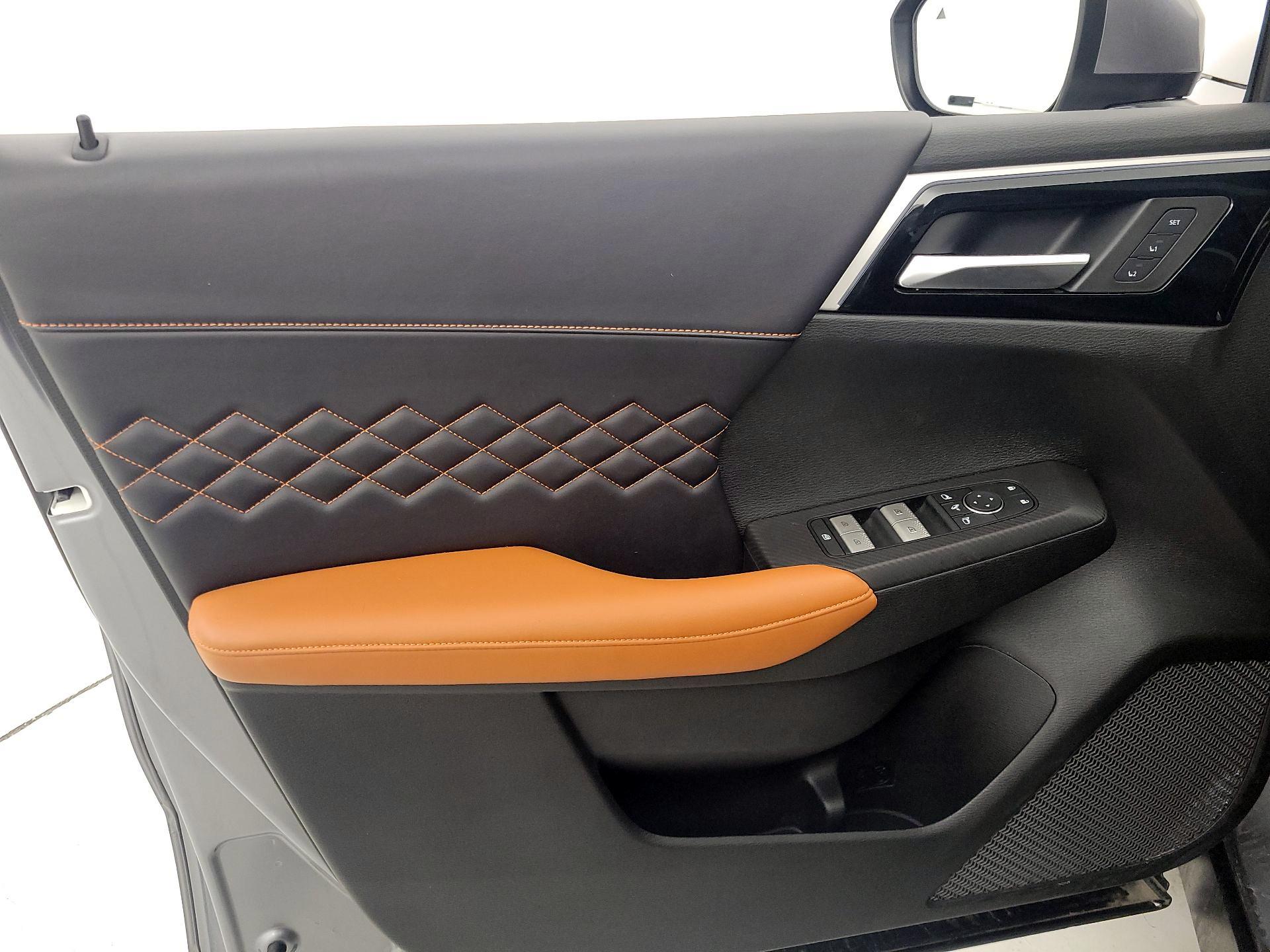 Thumbnail: 2023 Mitsubishi Outlander - 12