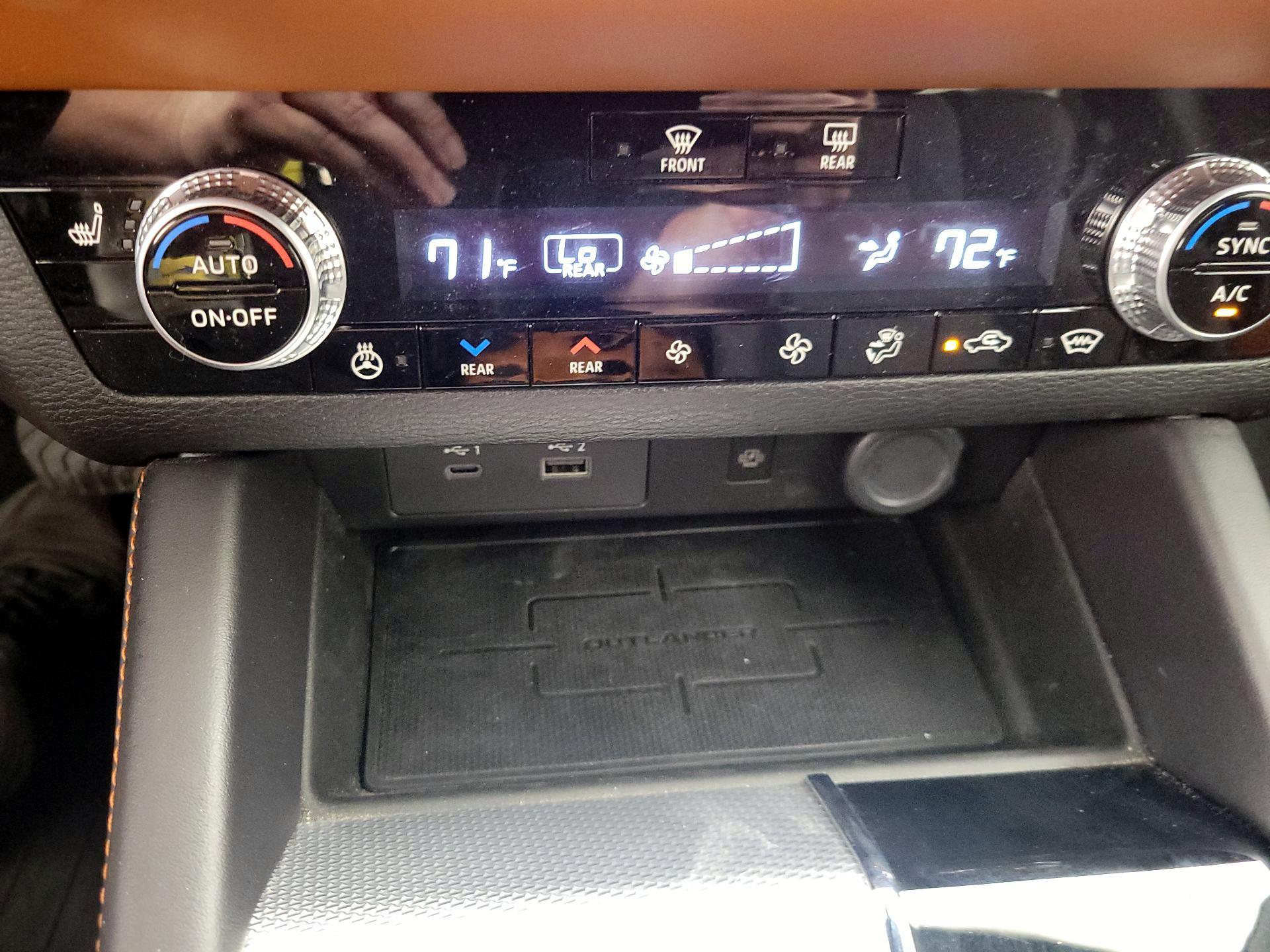 Thumbnail: 2023 Mitsubishi Outlander - 17