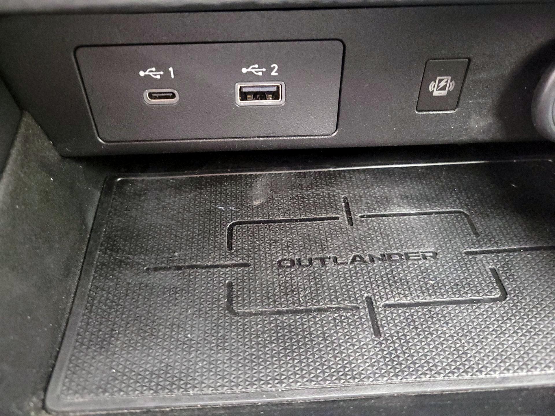 Thumbnail: 2023 Mitsubishi Outlander - 19
