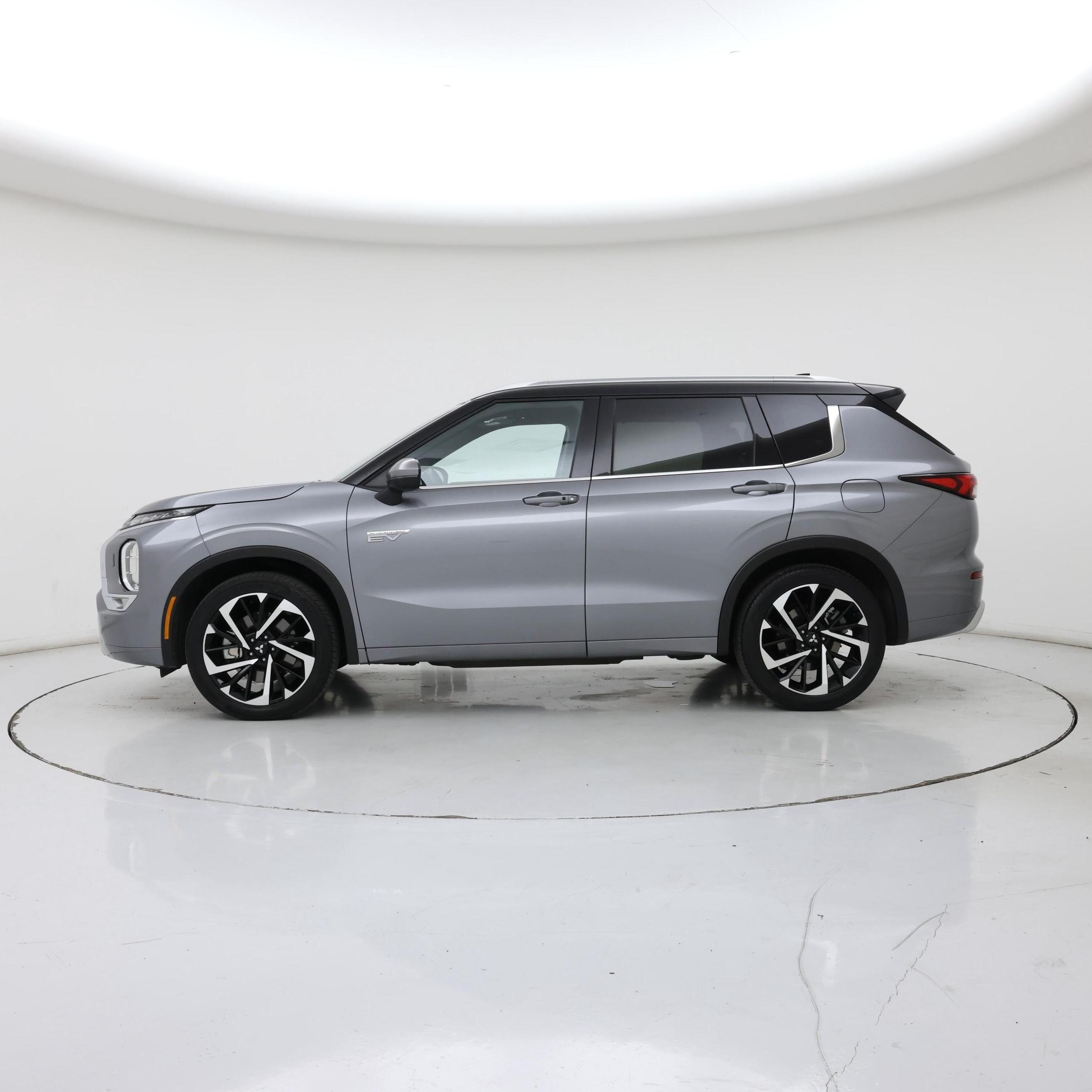 Thumbnail: 2023 Mitsubishi Outlander - 3