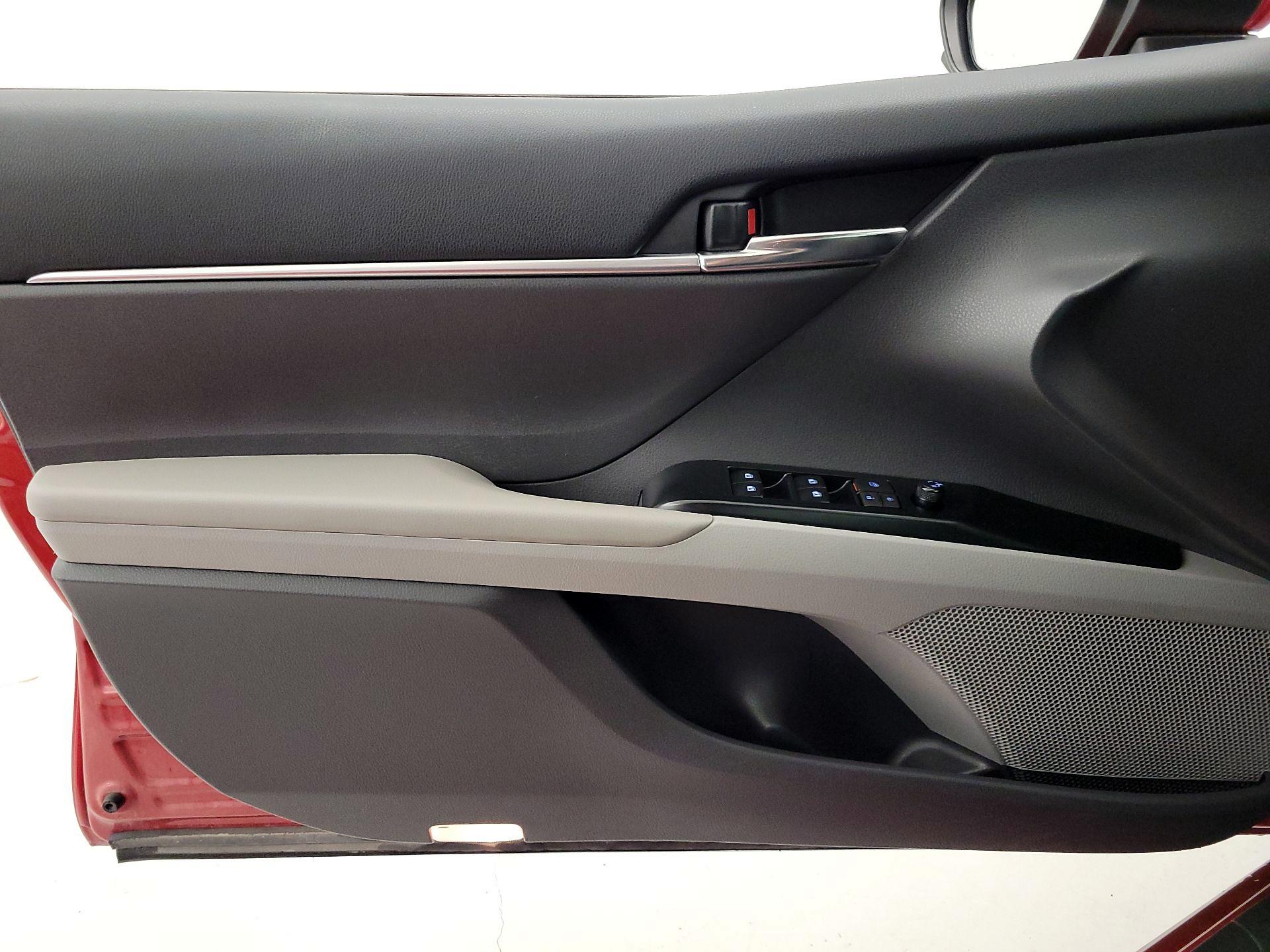 Thumbnail: 2019 Toyota Camry - 12
