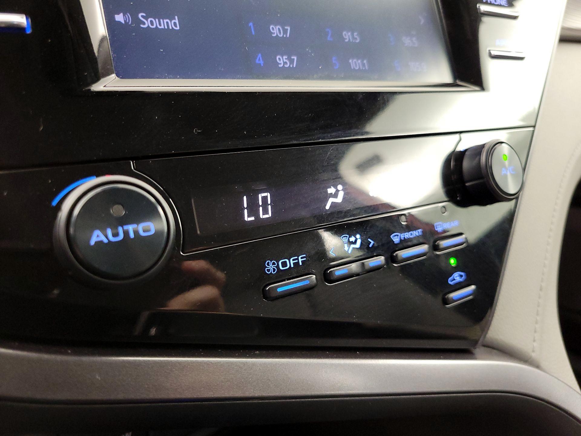 Thumbnail: 2019 Toyota Camry - 16