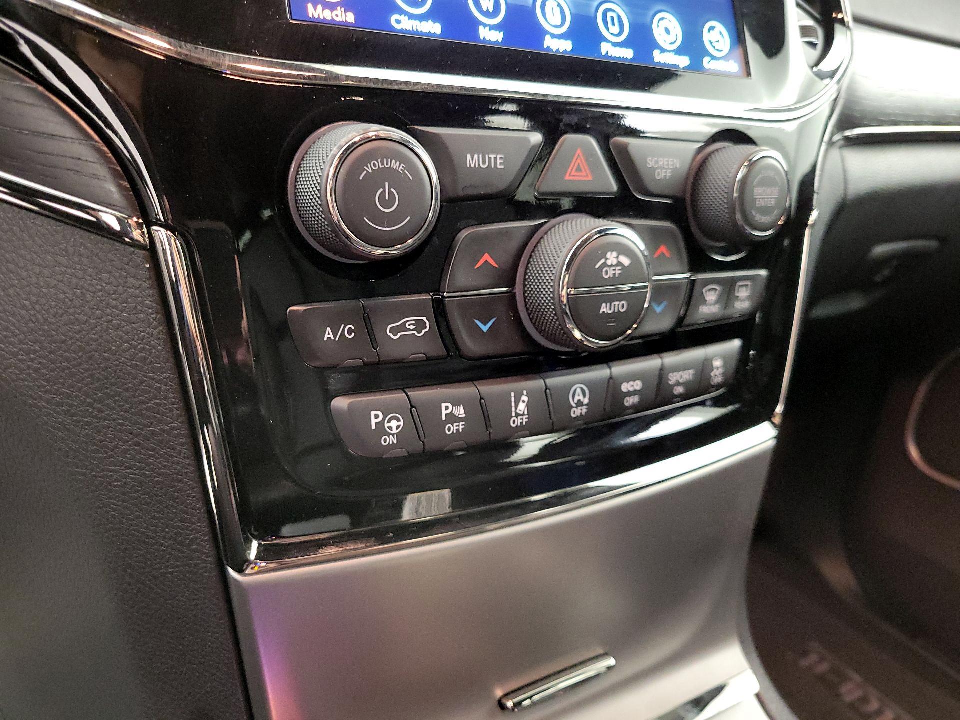 Thumbnail: 2020 Jeep Grand Cherokee - 17