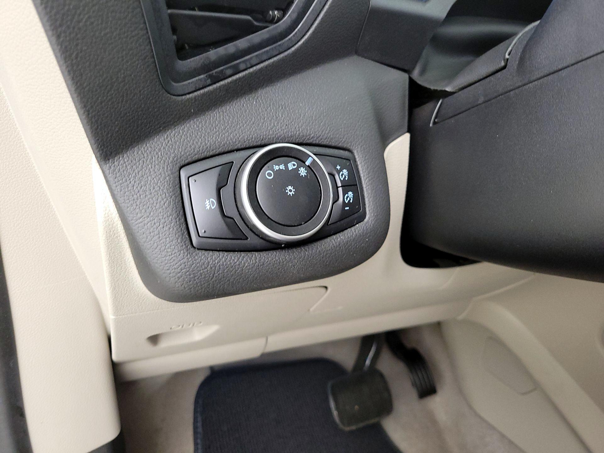 Thumbnail: 2016 Ford C-Max - 13