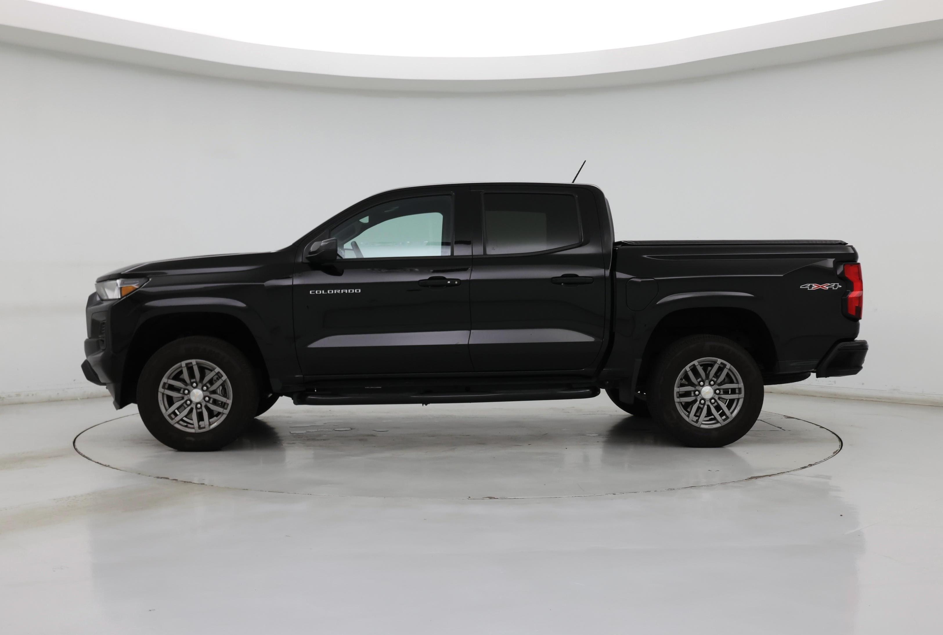 Thumbnail: 2023 Chevrolet Colorado - 3