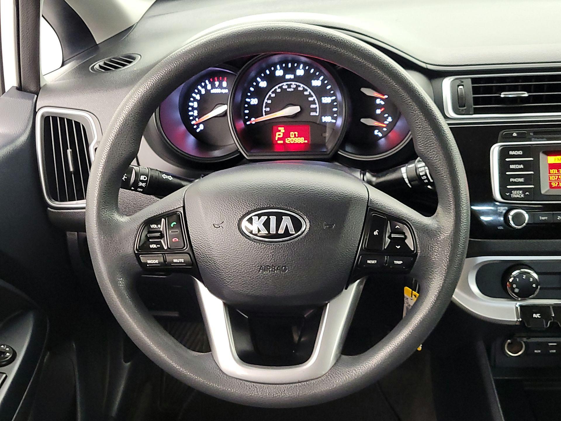 Thumbnail: 2016 Kia Rio - 10