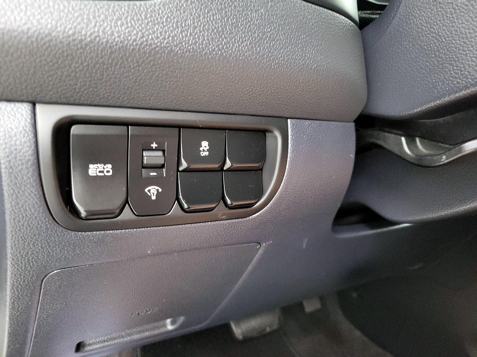 Thumbnail: 2016 Kia Rio - 13