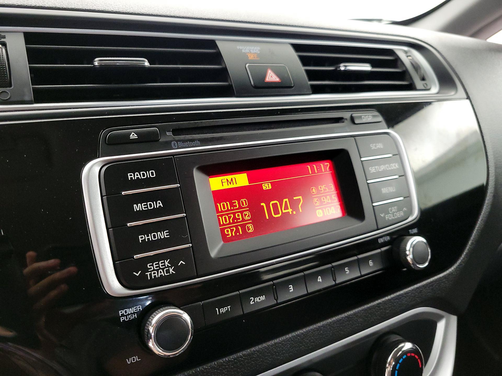 Thumbnail: 2016 Kia Rio - 14