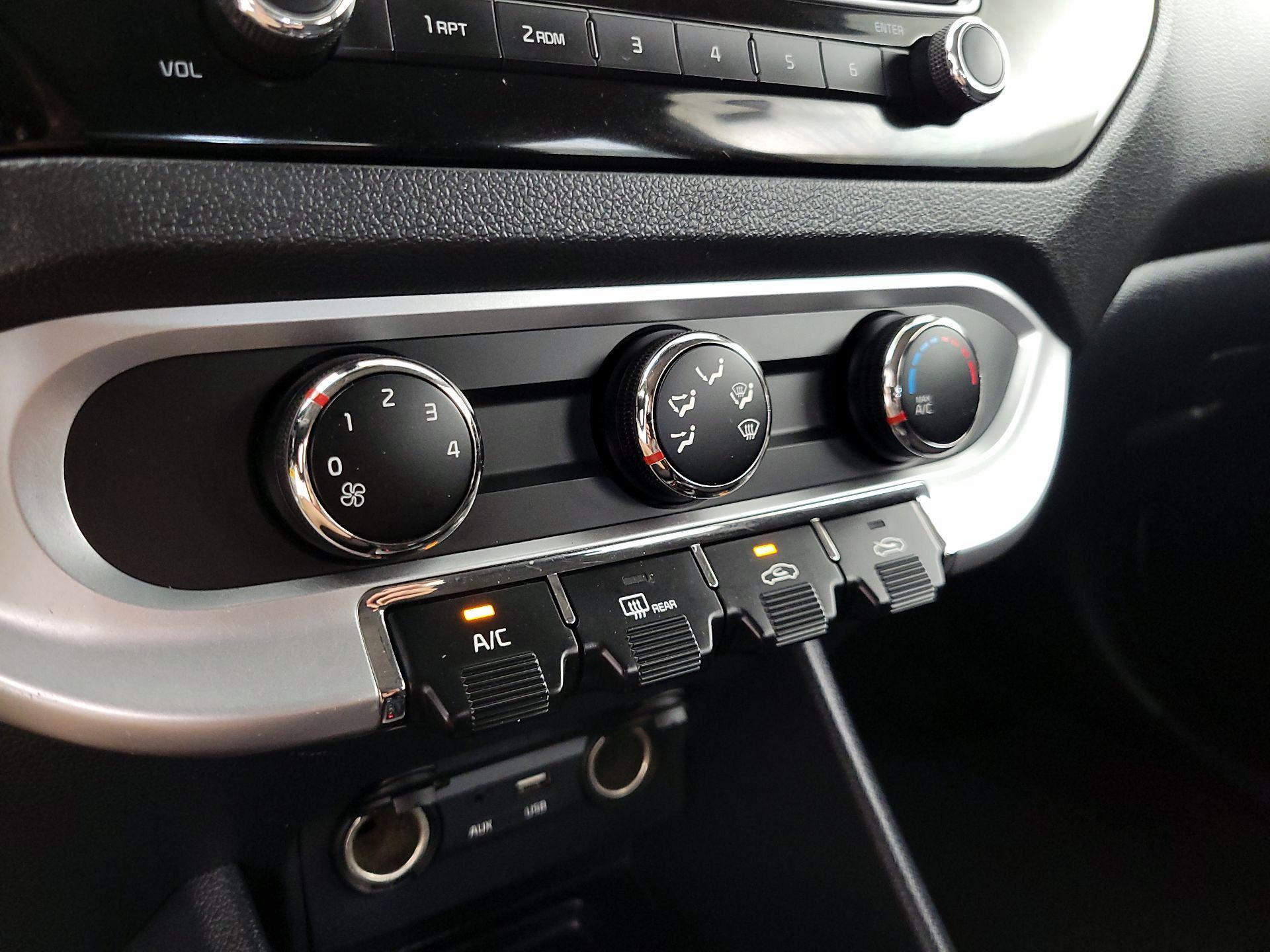 Thumbnail: 2016 Kia Rio - 15