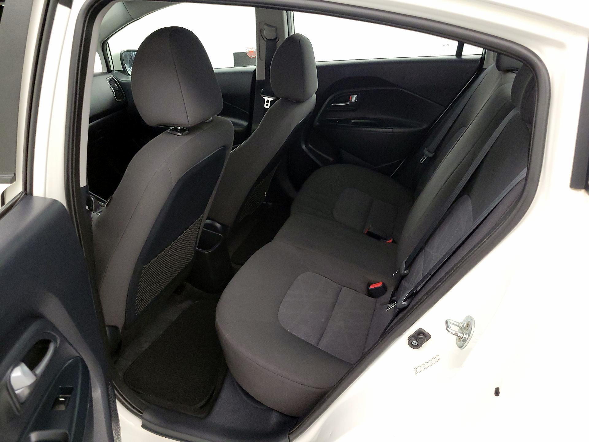 Thumbnail: 2016 Kia Rio - 18