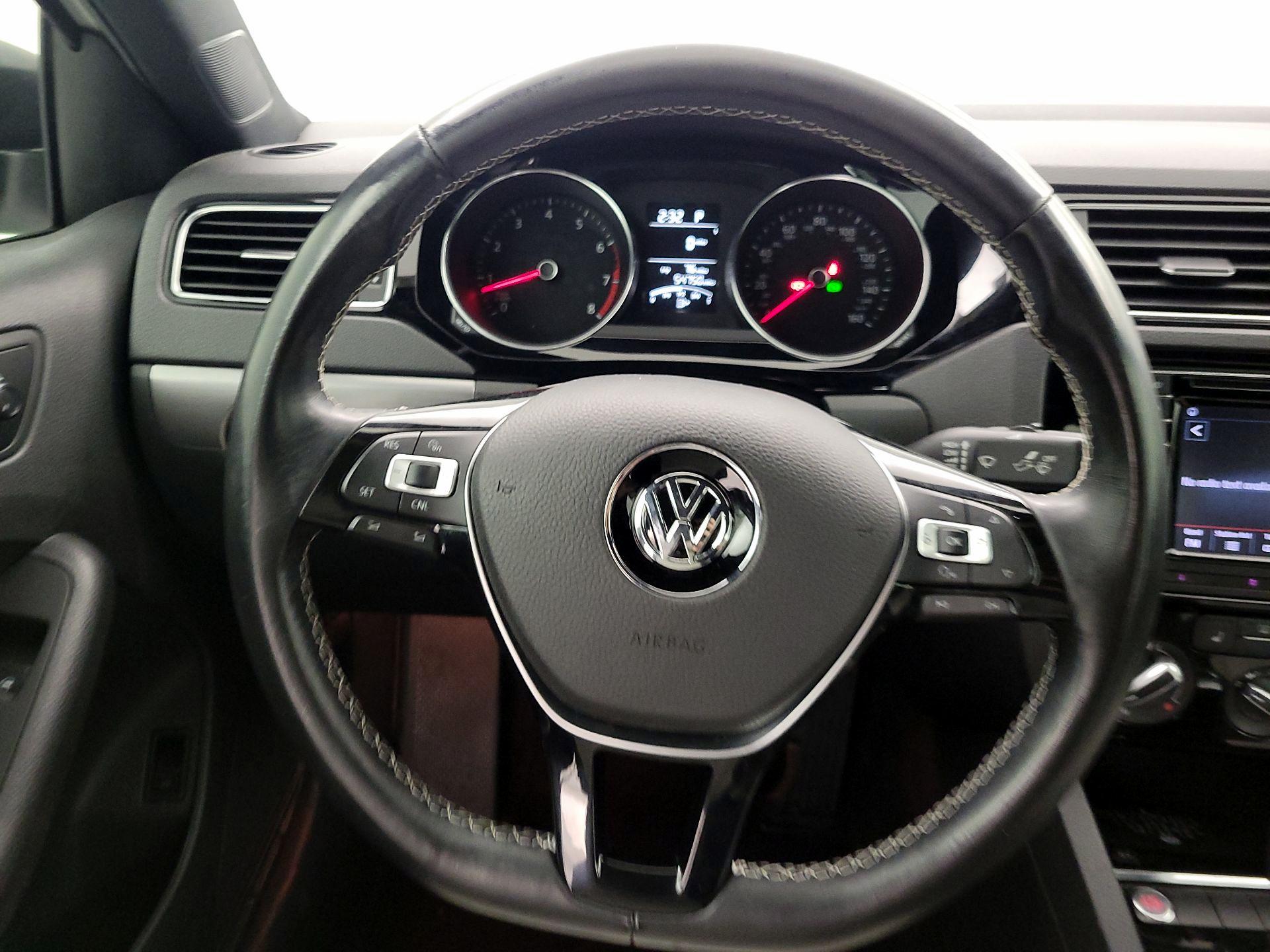 Thumbnail: 2017 Volkswagen Jetta - 10
