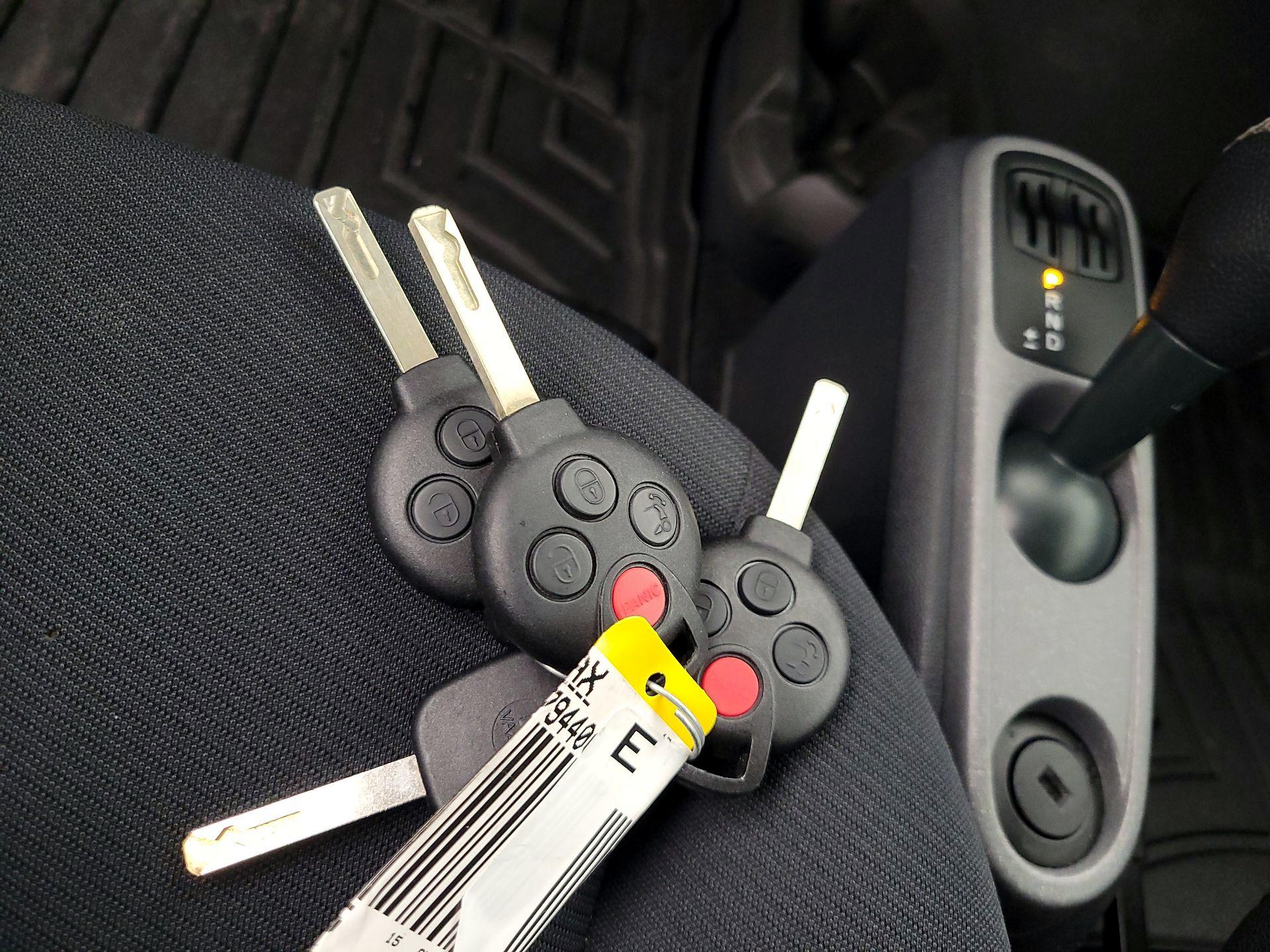 Thumbnail: 2015 smart fortwo - 18