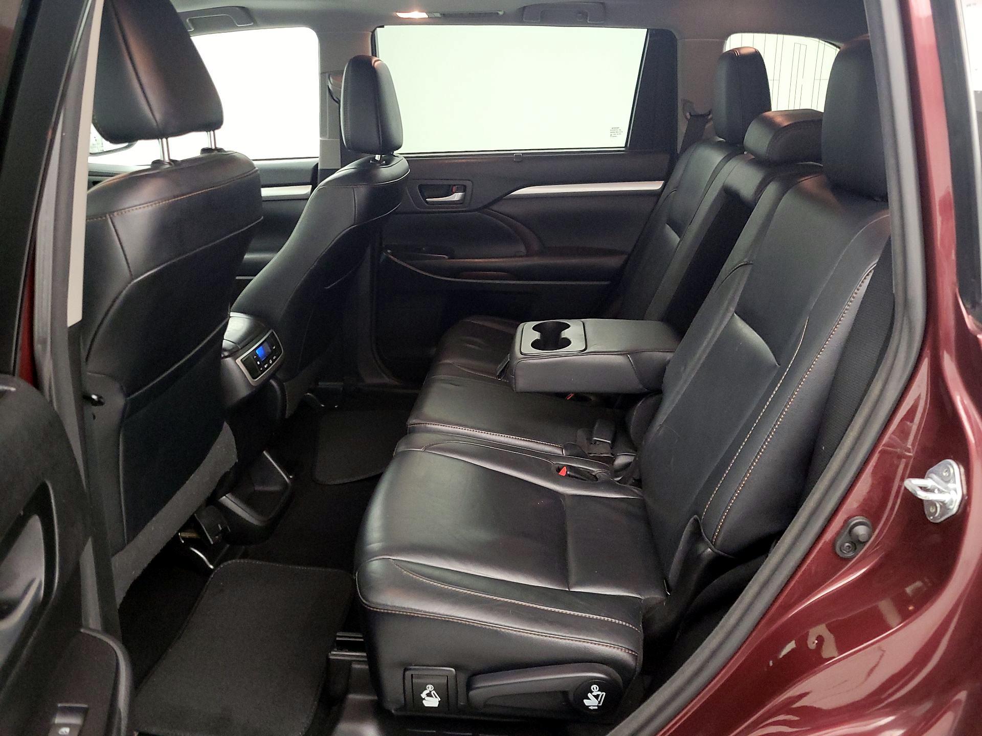 Thumbnail: 2017 Toyota Highlander - 20