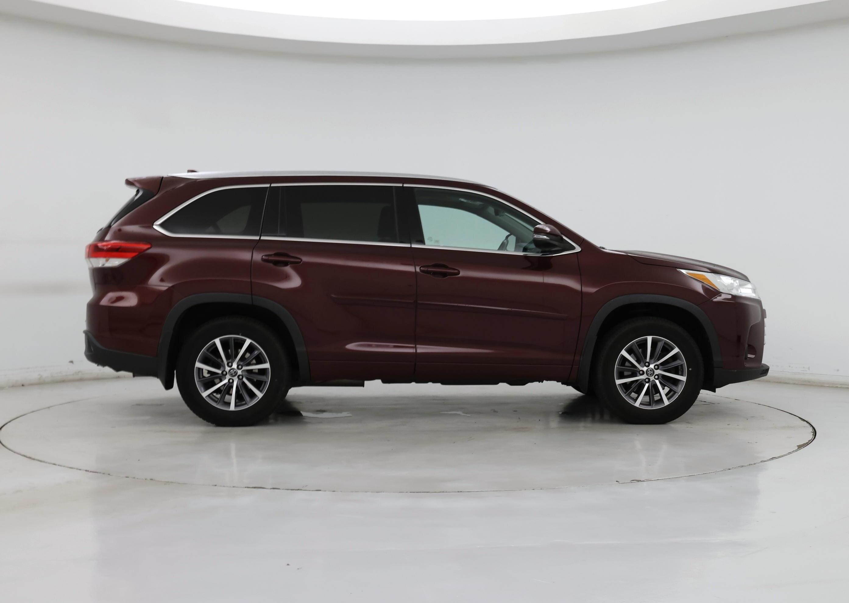 Thumbnail: 2017 Toyota Highlander - 7