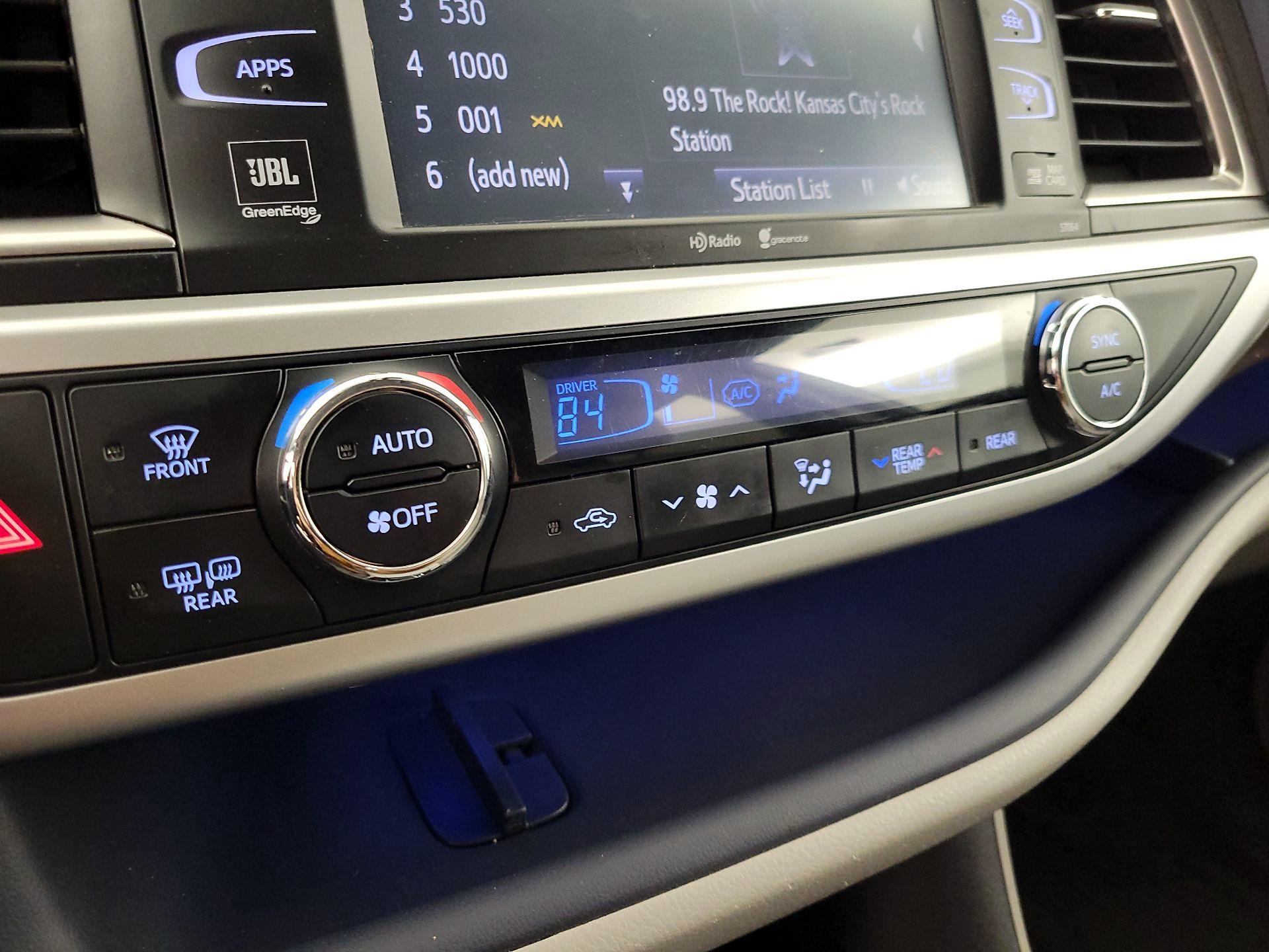 Thumbnail: 2014 Toyota Highlander - 16