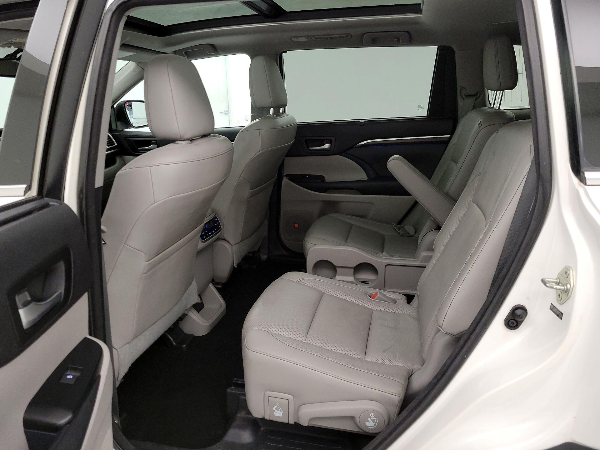 Thumbnail: 2014 Toyota Highlander - 19