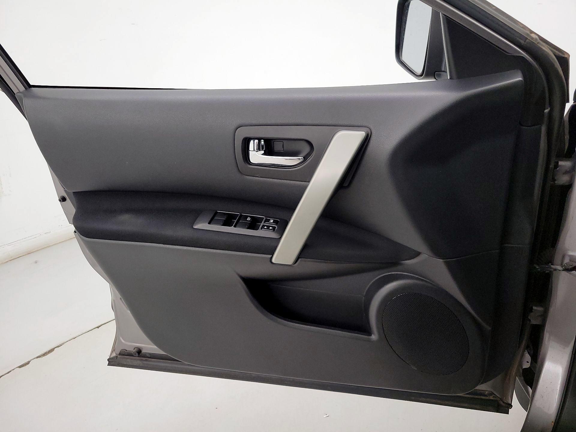Thumbnail: 2015 Nissan Rogue - 12