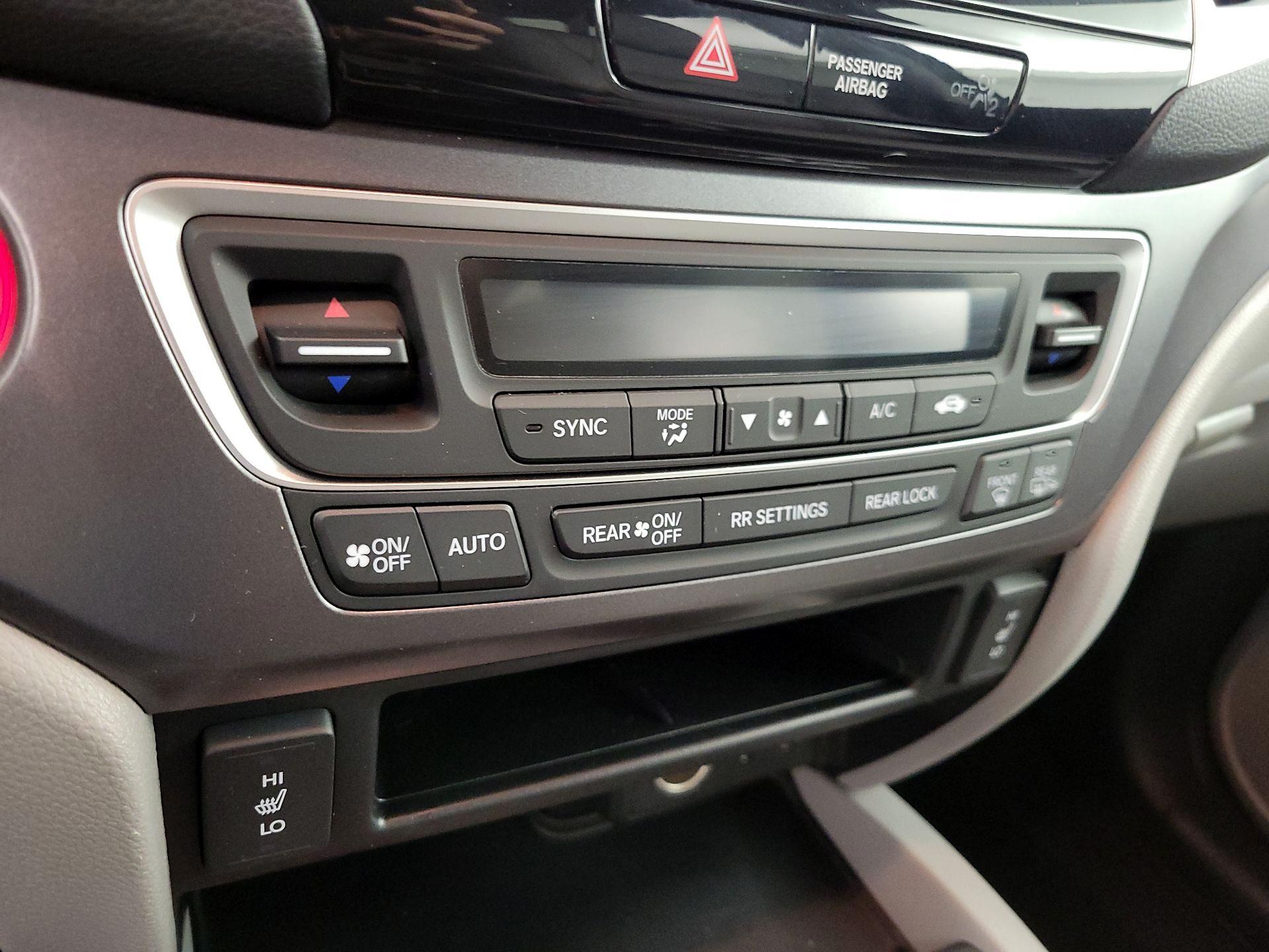 Thumbnail: 2018 Honda Pilot - 16