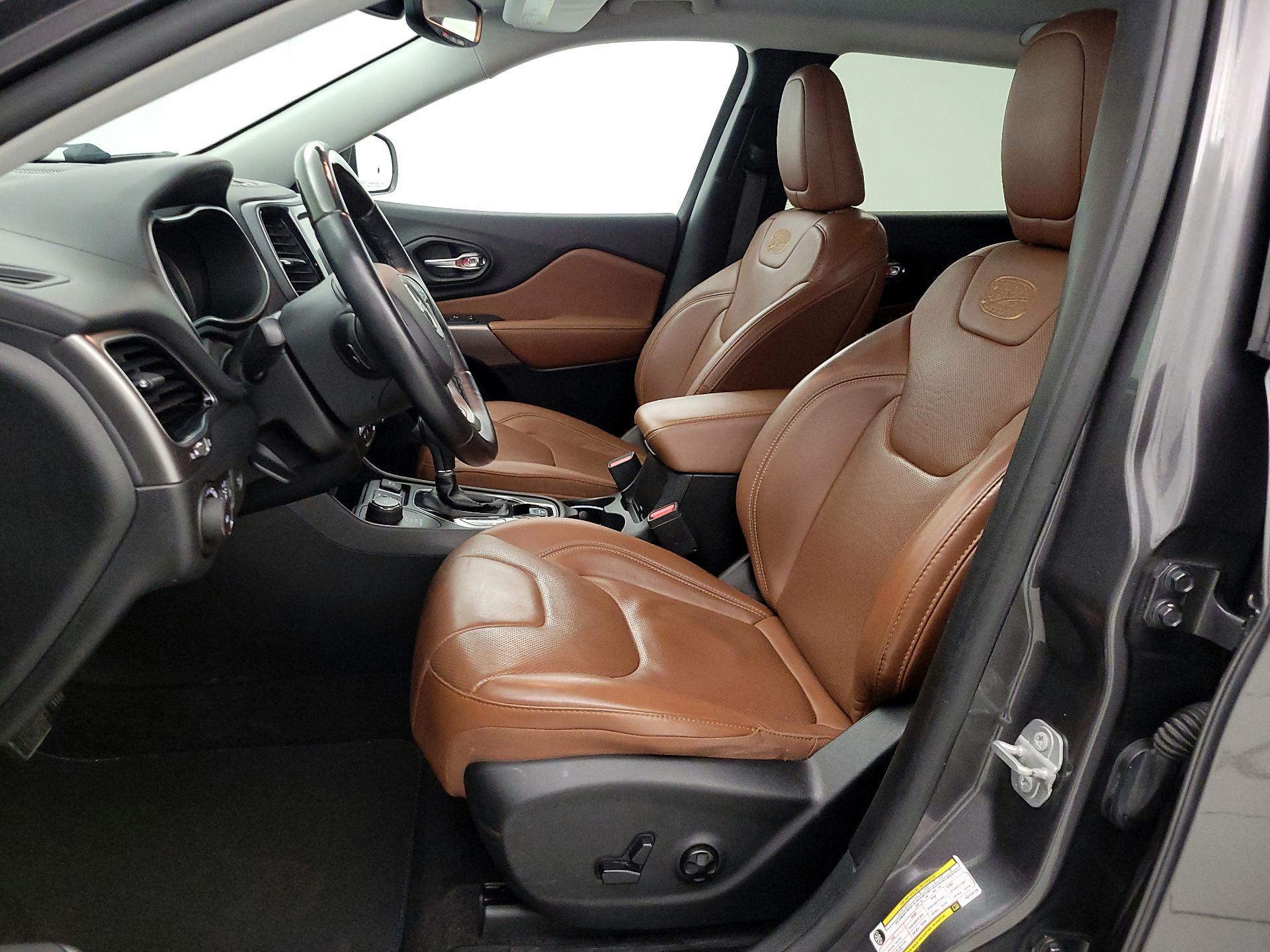 Thumbnail: 2019 Jeep Cherokee - 11