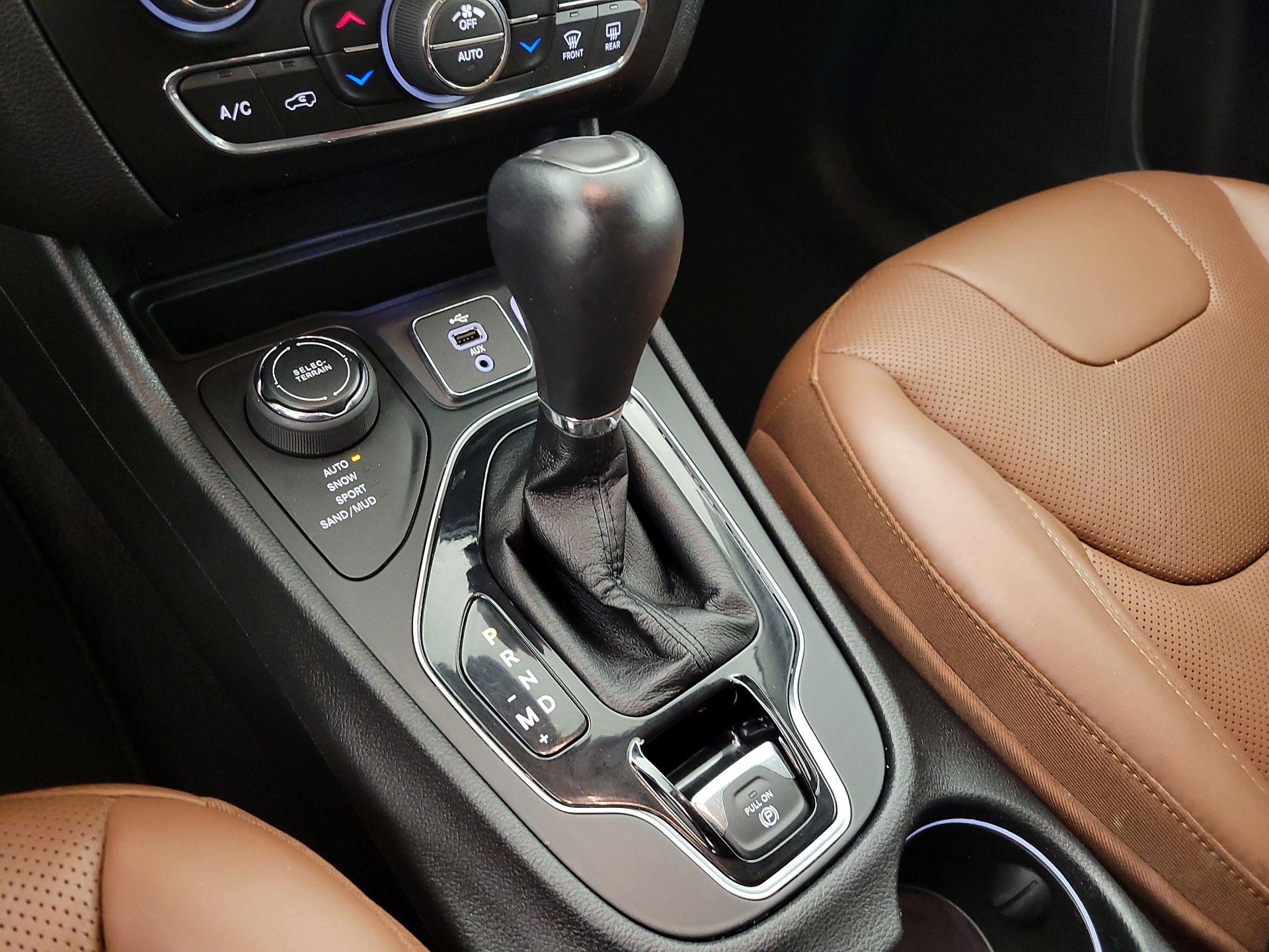 Thumbnail: 2019 Jeep Cherokee - 18