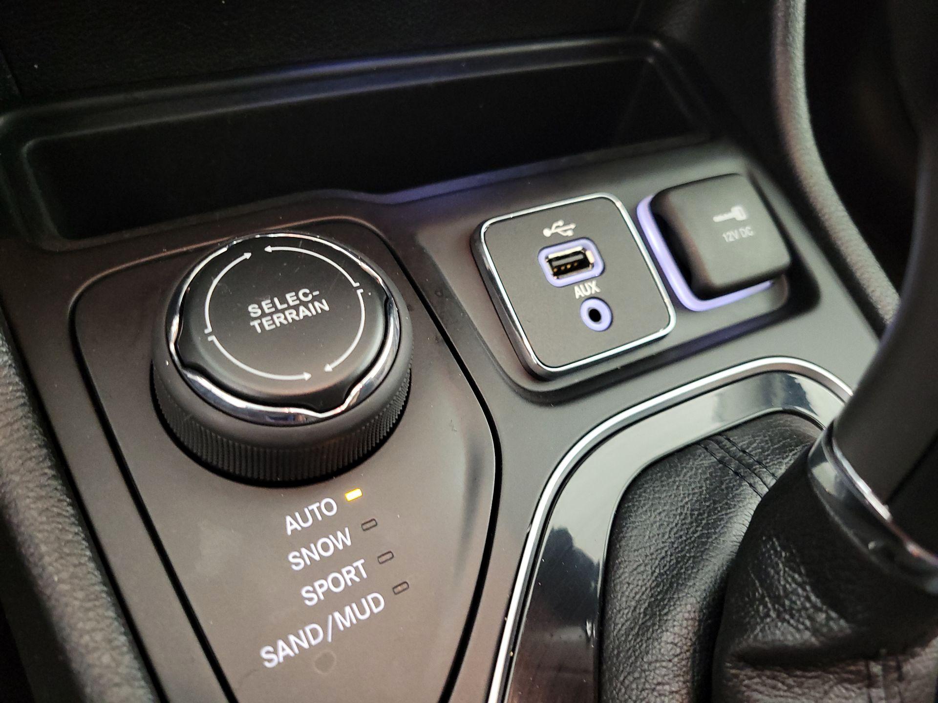 Thumbnail: 2019 Jeep Cherokee - 19