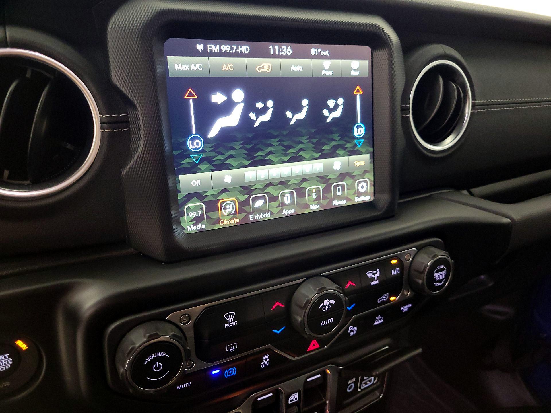 Thumbnail: 2022 Jeep Wrangler - 16