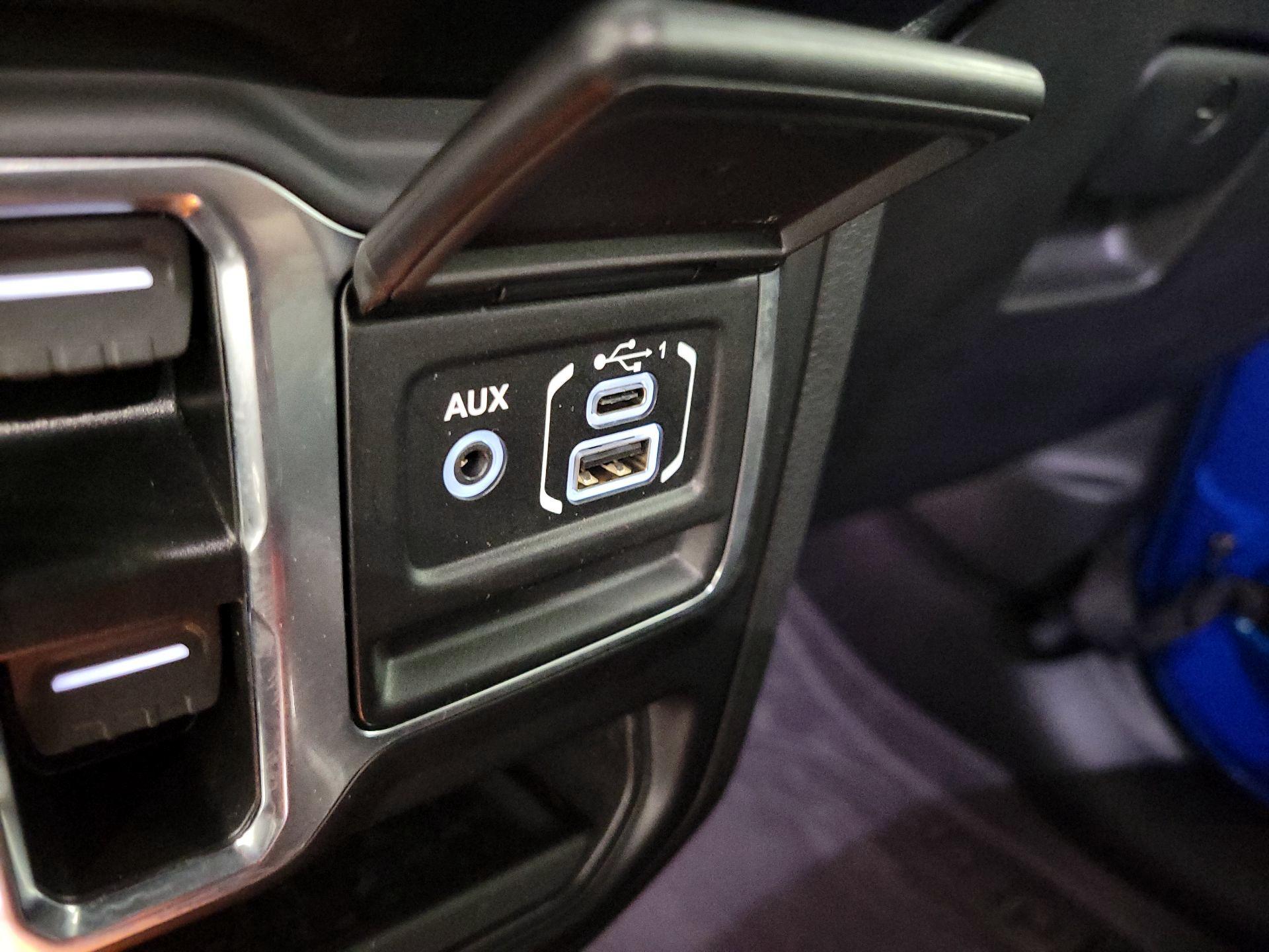 Thumbnail: 2022 Jeep Wrangler - 18