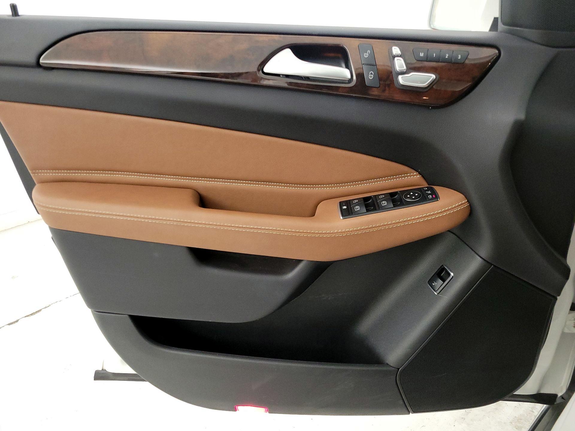 Thumbnail: 2016 Mercedes-Benz GLE - 12