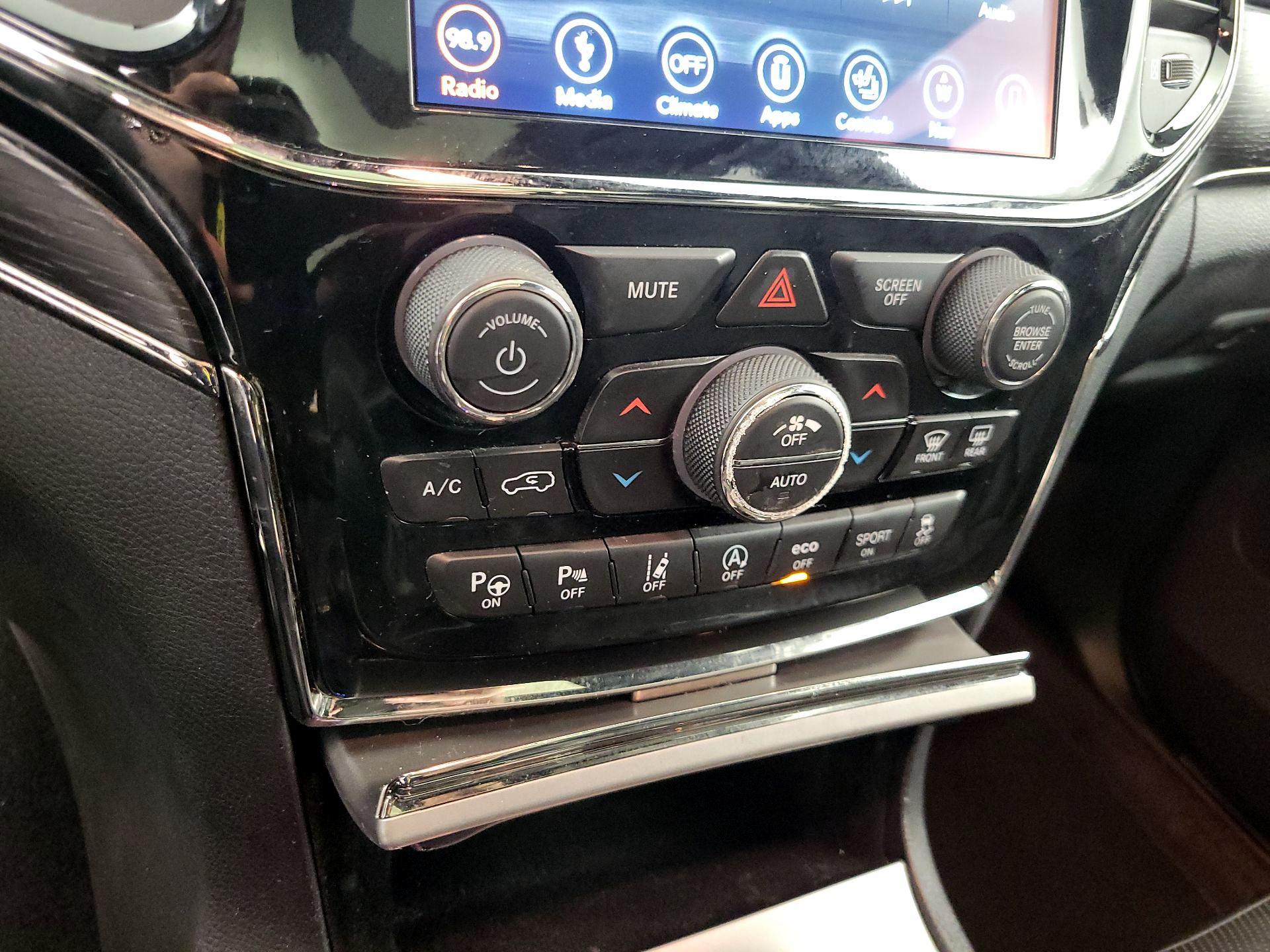 Thumbnail: 2019 Jeep Grand Cherokee - 17