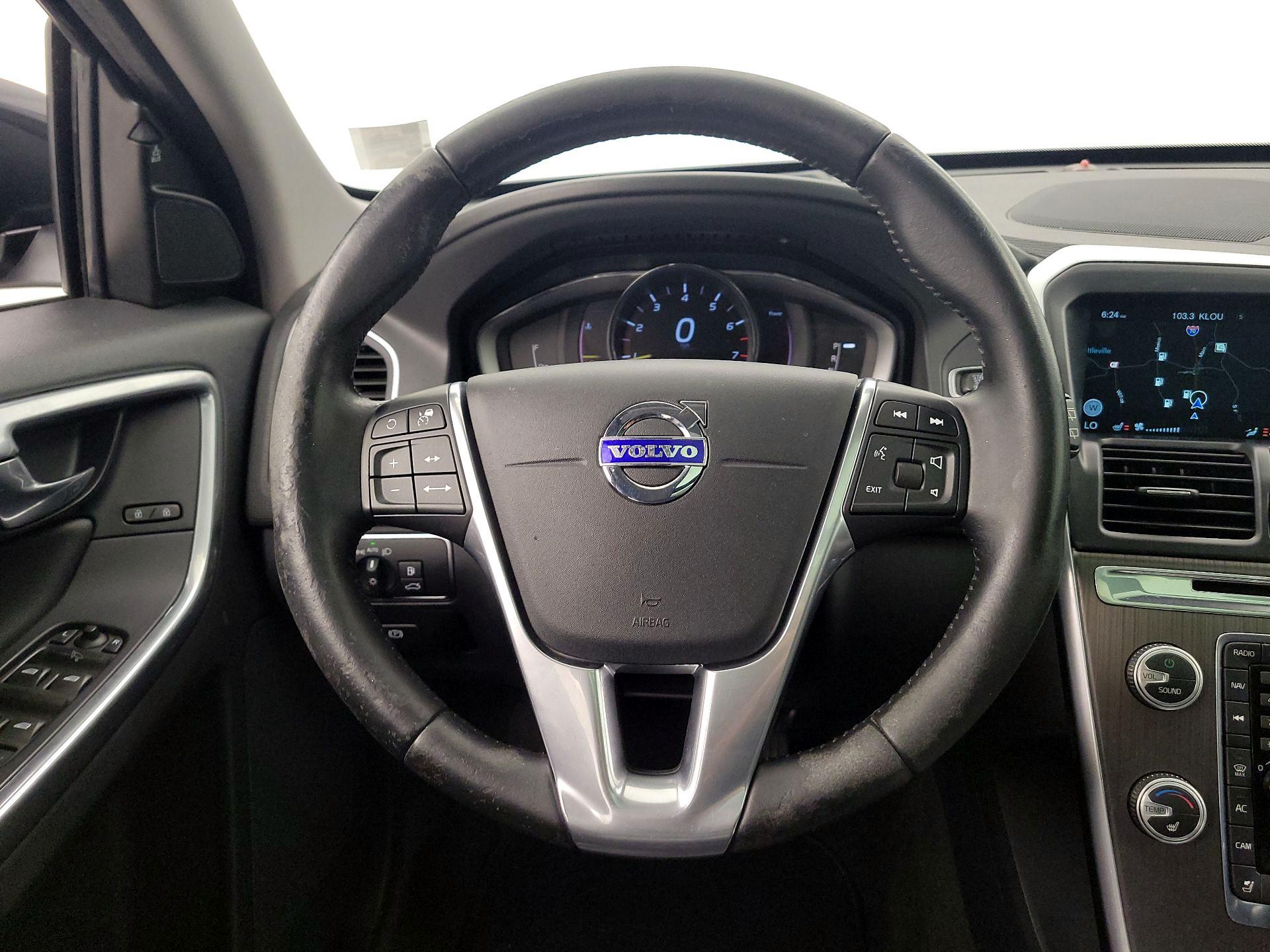 Thumbnail: 2016 Volvo XC60 - 10