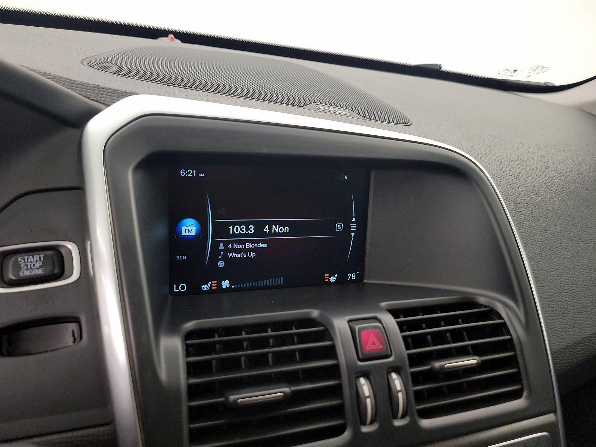 Thumbnail: 2016 Volvo XC60 - 16