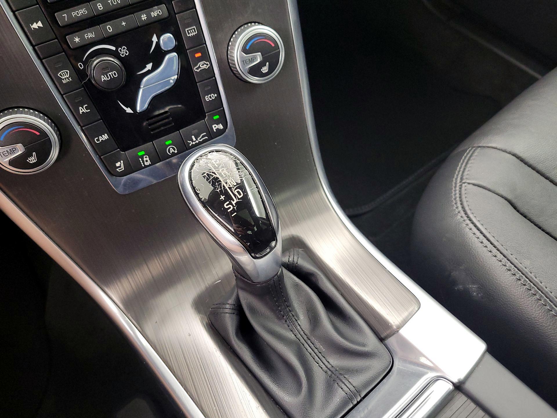 Thumbnail: 2016 Volvo XC60 - 18