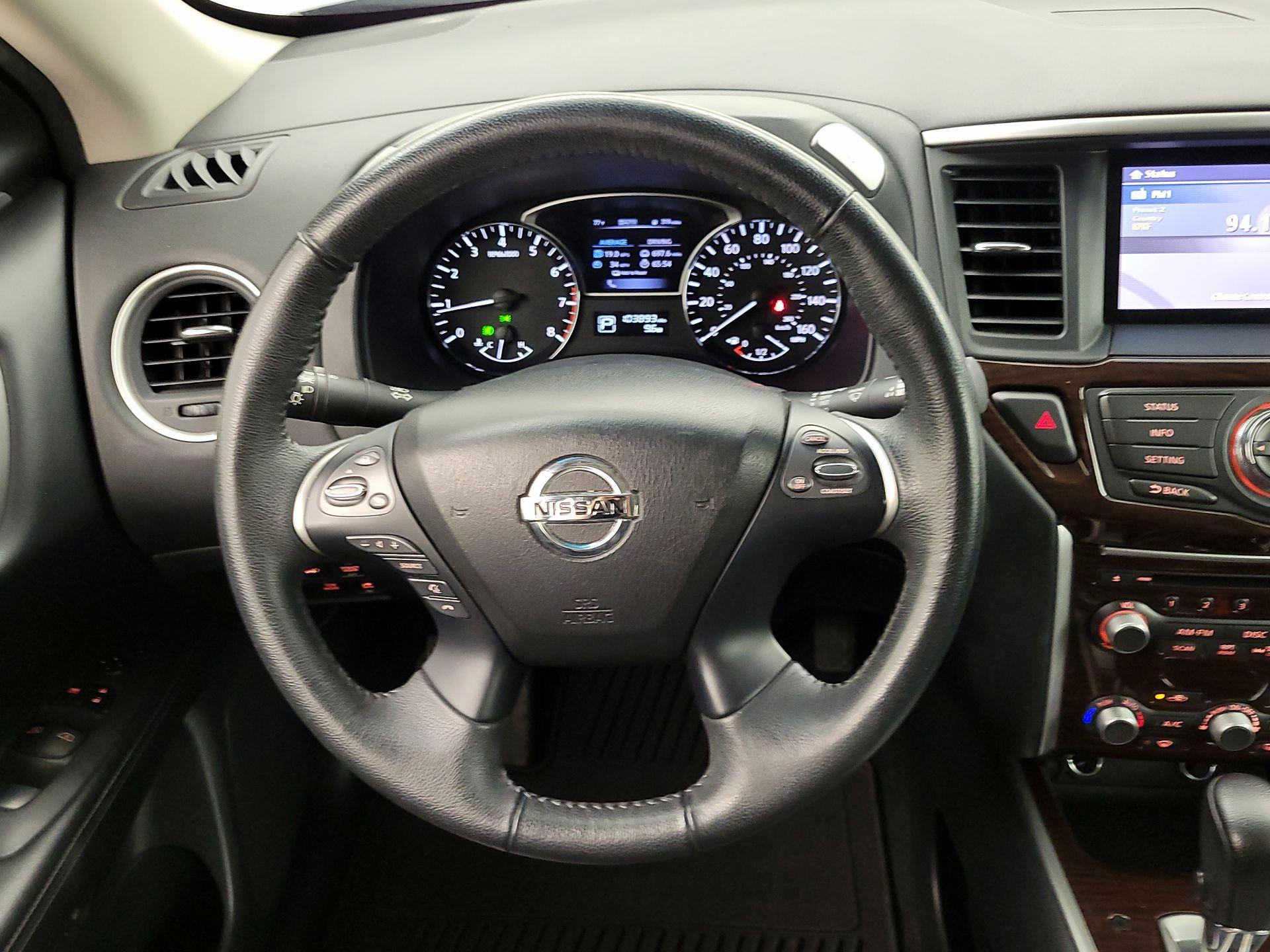 Thumbnail: 2015 Nissan Pathfinder - 10