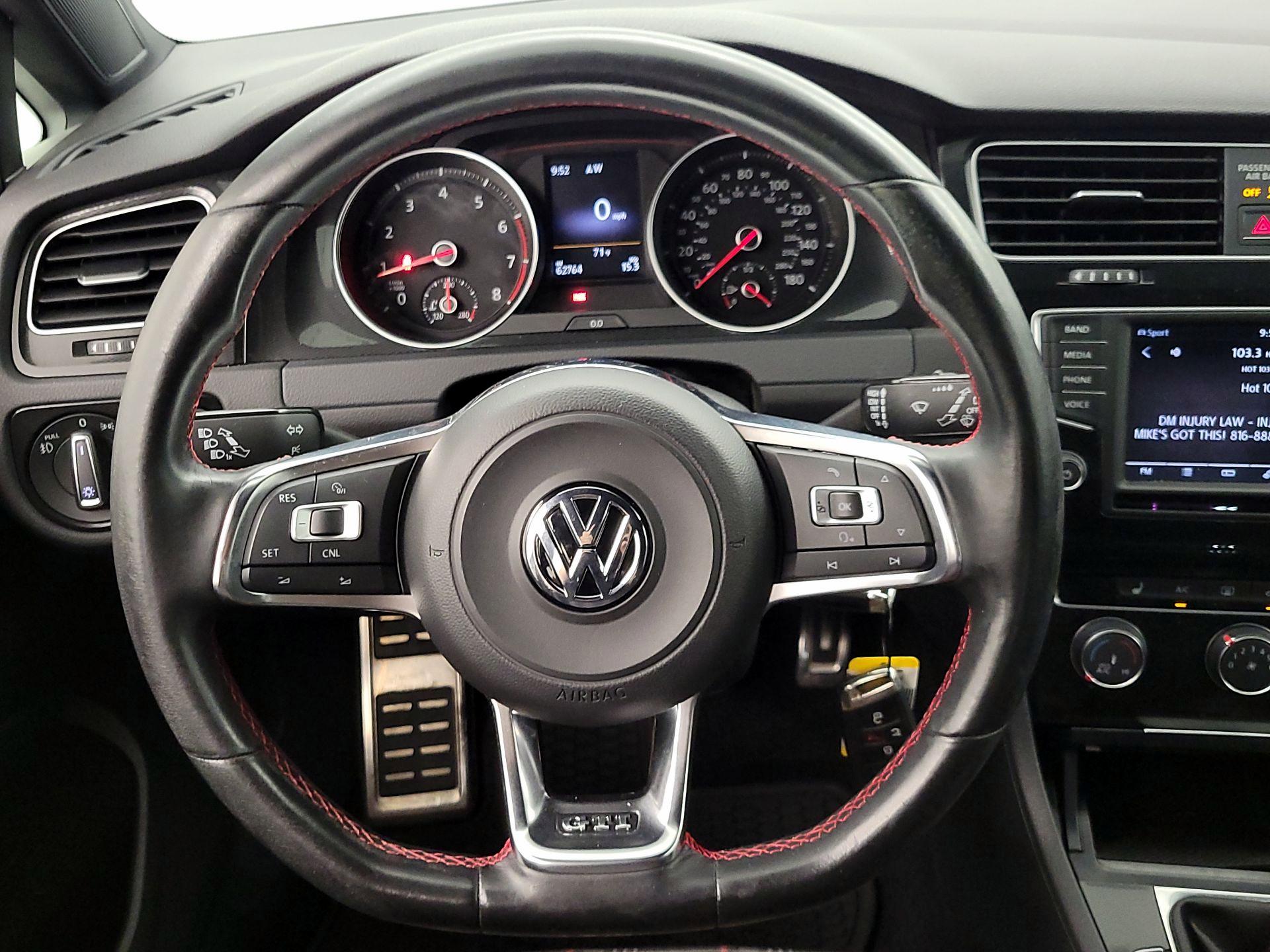 Thumbnail: 2016 Volkswagen Golf - 10