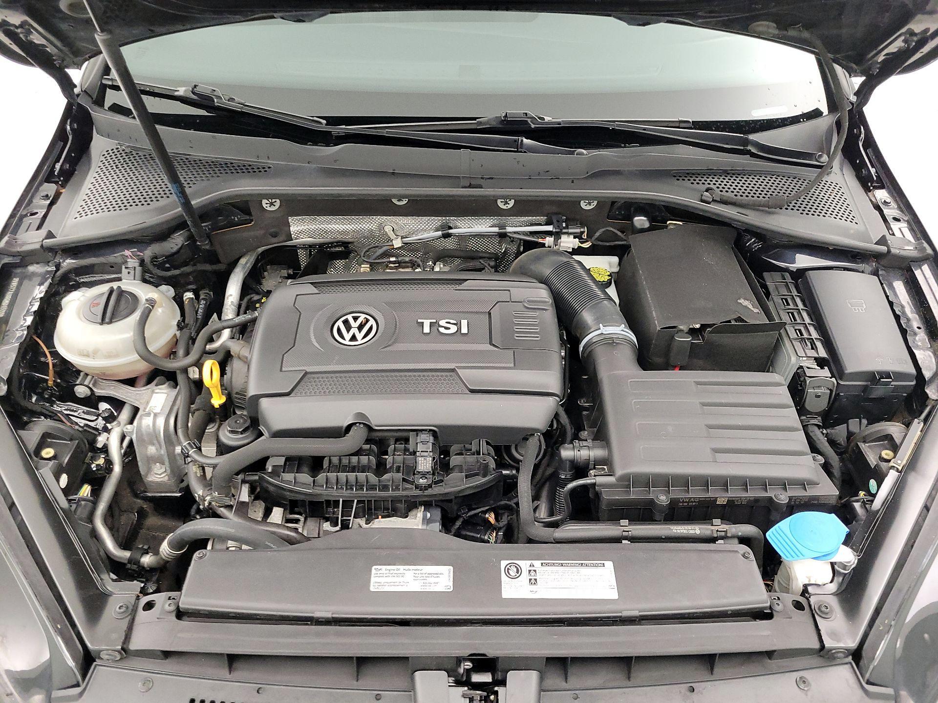 Thumbnail: 2016 Volkswagen Golf - 20