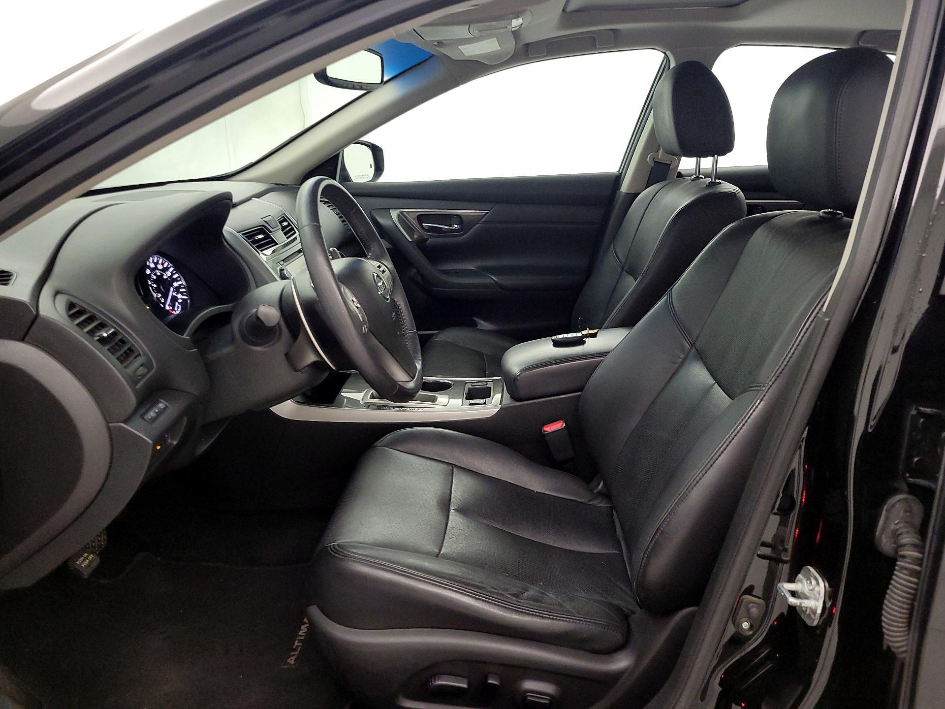 Thumbnail: 2015 Nissan Altima - 11