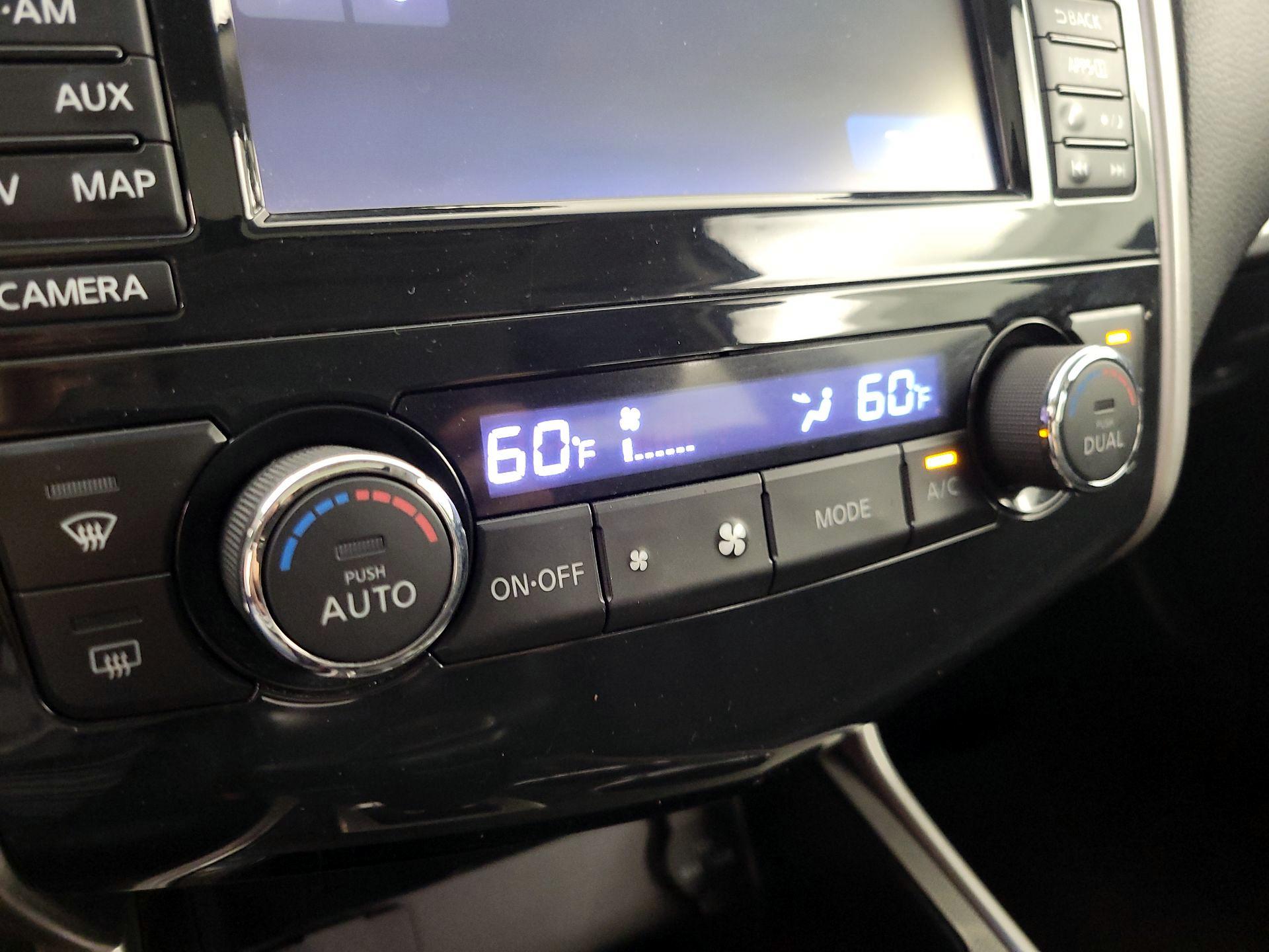 Thumbnail: 2015 Nissan Altima - 17