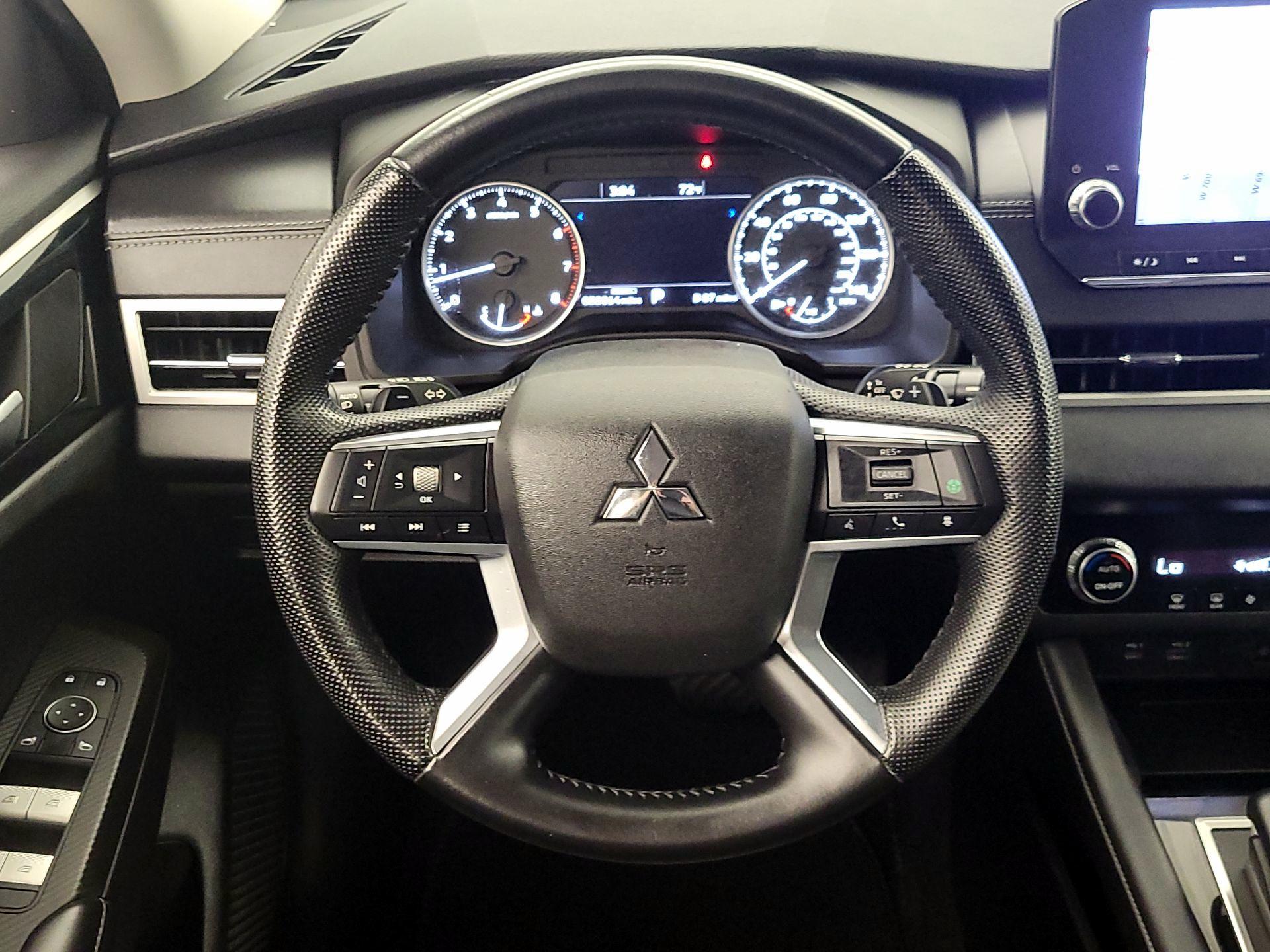 Thumbnail: 2022 Mitsubishi Outlander - 10